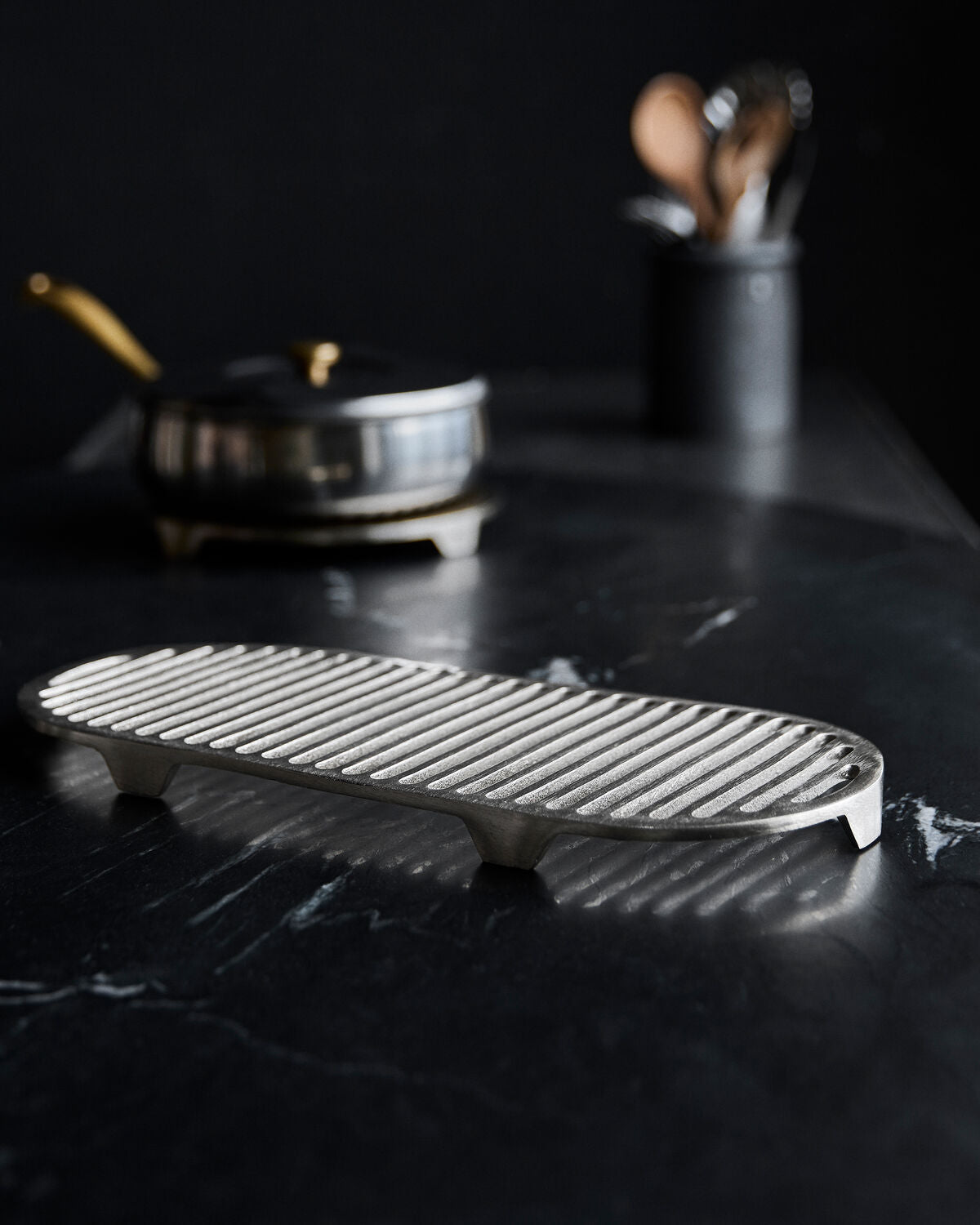 Untersetzer, HDEsme, Gebürstetes Silber-Finish in Brushed silver finish präsentiert im Onlineshop von KAQTU Design AG. Tischset ist von House Doctor