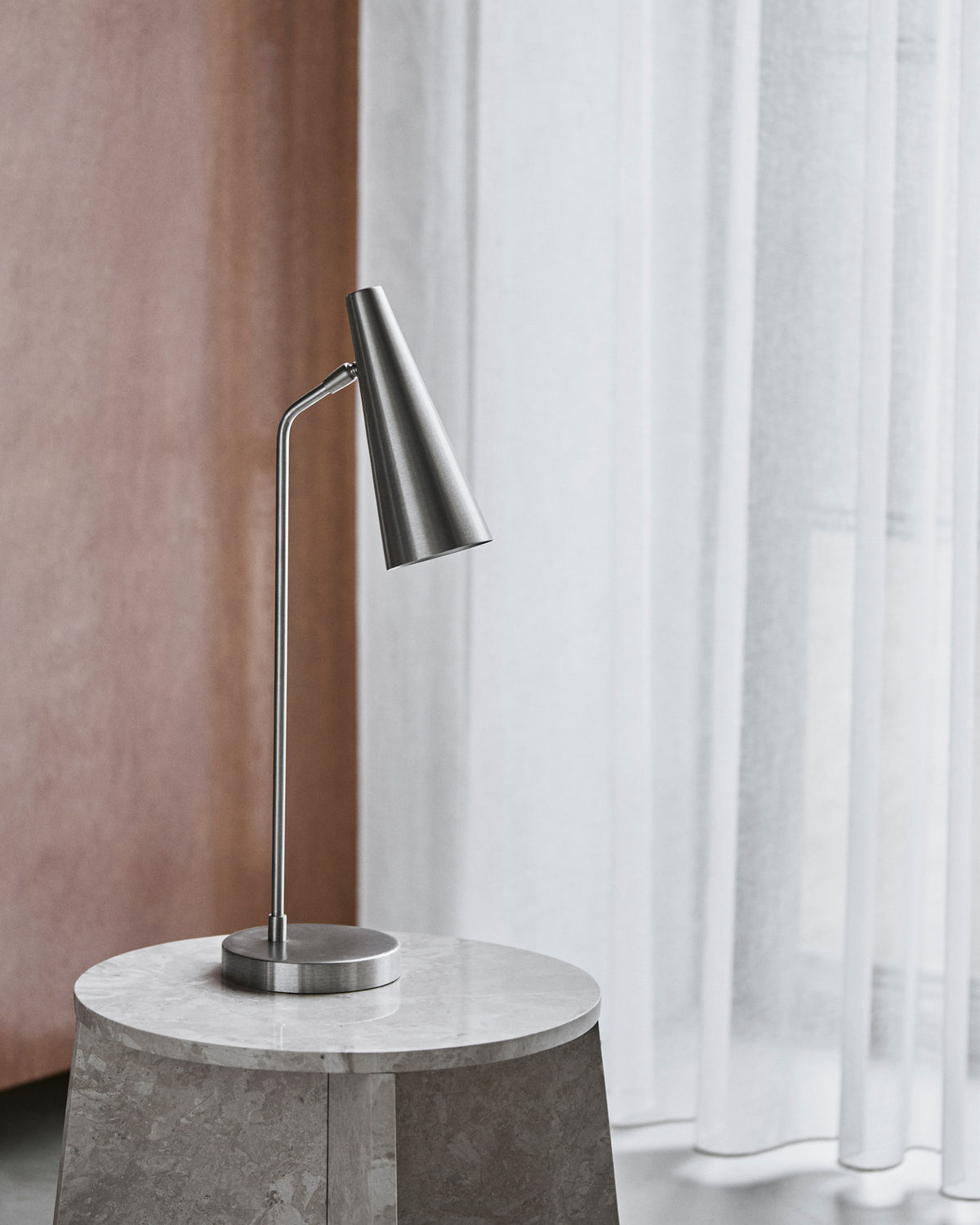 Tischleuchte, HDPrecise, Silber-Finish in Silberfarben präsentiert im Onlineshop von KAQTU Design AG. Tischleuchte ist von House Doctor