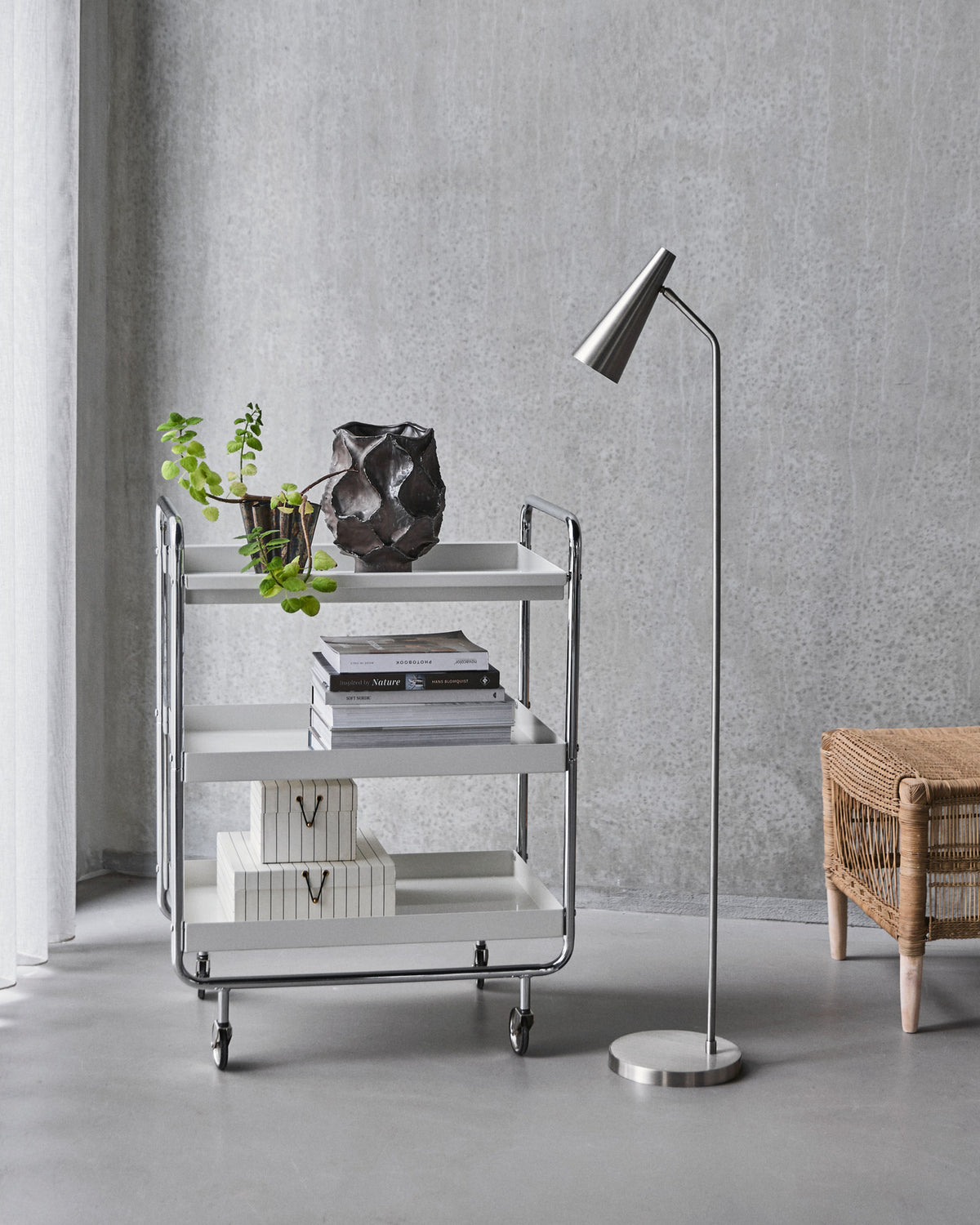 Stehlampe, HDPrecise, Silber-Finish in Silberfarben präsentiert im Onlineshop von KAQTU Design AG. Stehleuchte ist von House Doctor