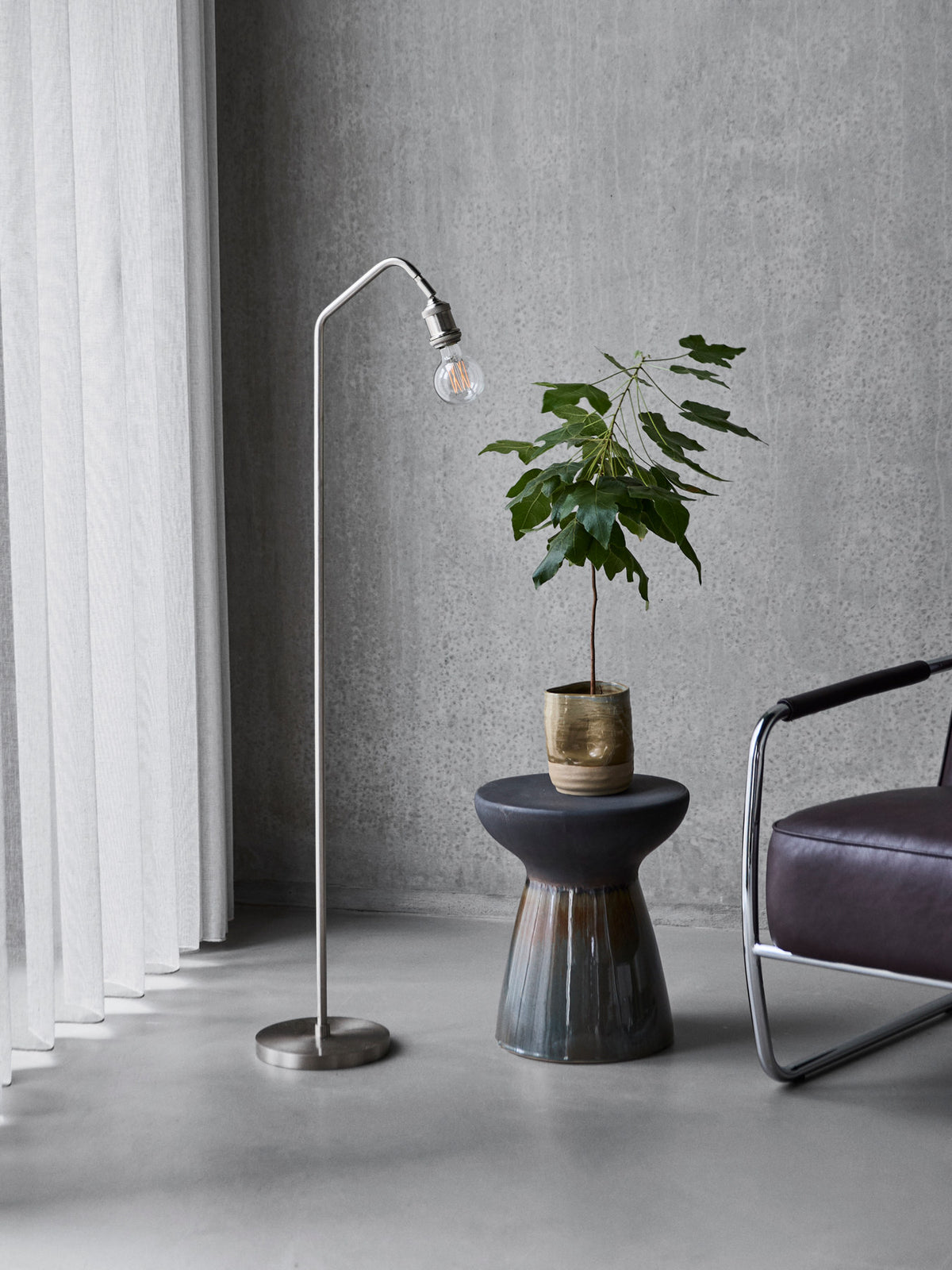 Stehlampe, HDStand, Gebürstetes Silber-Finish in Brushed silver finish präsentiert im Onlineshop von KAQTU Design AG. Stehleuchte ist von House Doctor