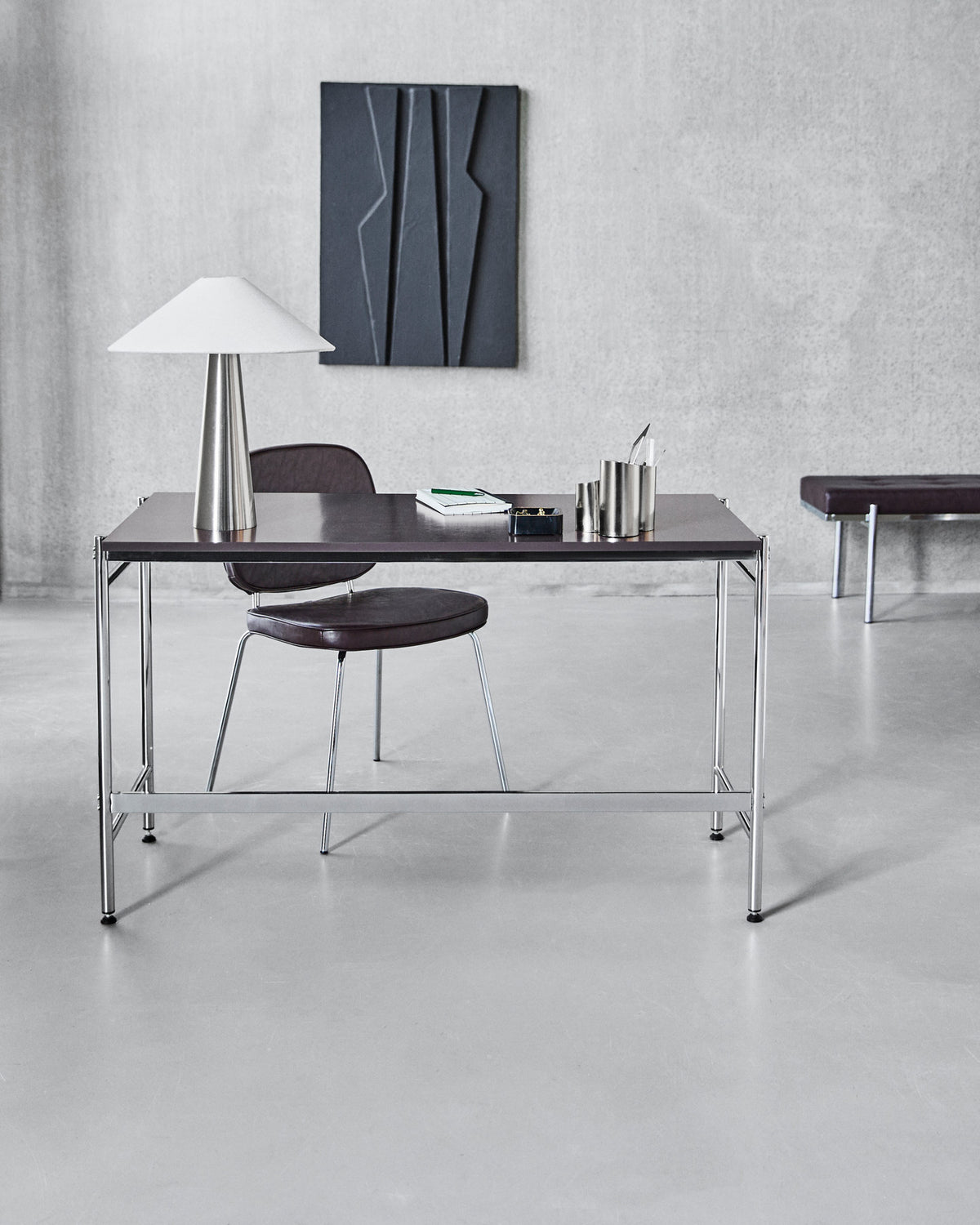 Schreibtisch, HDArph, Maulbeere, Crome in Maulbeere präsentiert im Onlineshop von KAQTU Design AG. Schreibtisch ist von House Doctor