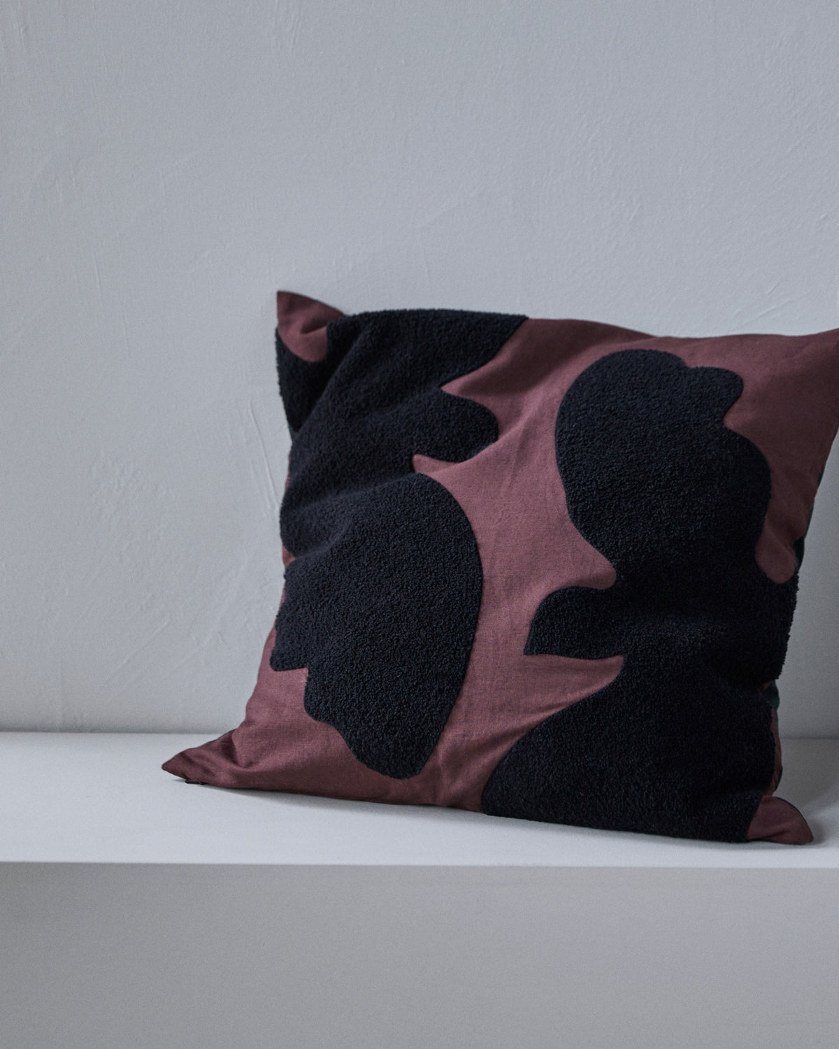 Kissen, HDMiki, Bitterschokolade, Schwarz in Bitter chocolate präsentiert im Onlineshop von KAQTU Design AG. Deko Kissenbezug ist von House Doctor