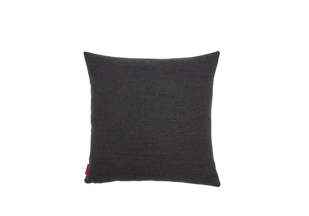 Dapper Kissen in 577 Kenya Dark Grey präsentiert im Onlineshop von KAQTU Design AG. Deko Kissen ist von Innovation Living