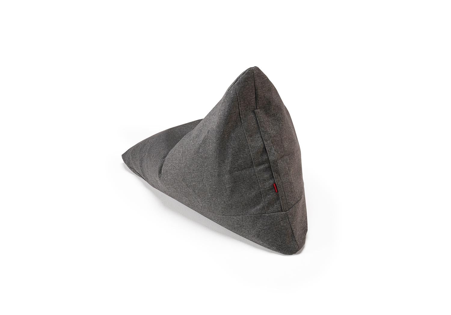 Genießen Sie den Soft Peak Sitzsack von Innovation Living – modern, nachhaltig und ideal für gemütliche Momente in jedem Raum.