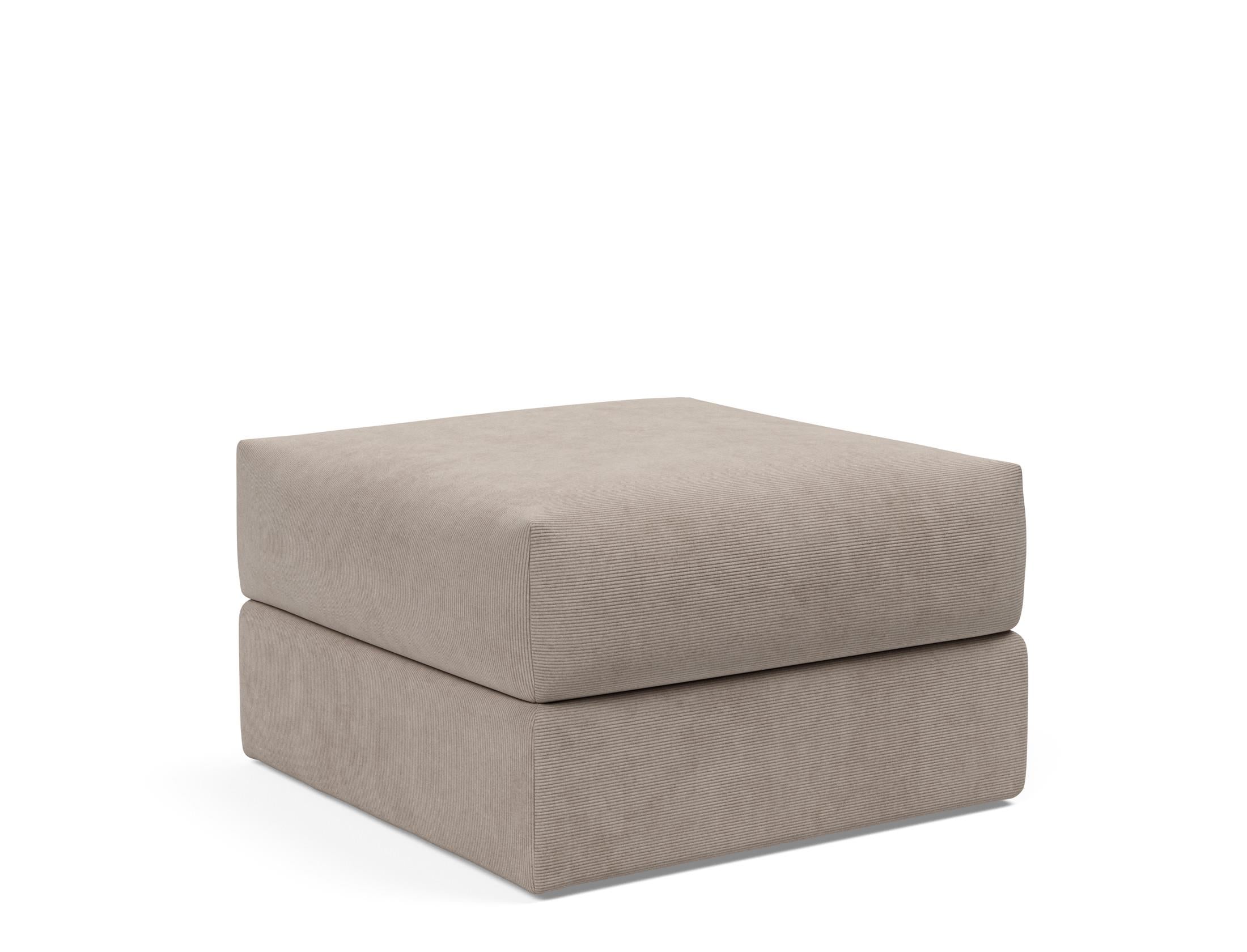 Entdecken Sie den Cornila Puff von Innovation Living: Ein stilvoller Hocker, der Funktionalität und skandinavisches Design vereint – ideal für jedes Zuhause.