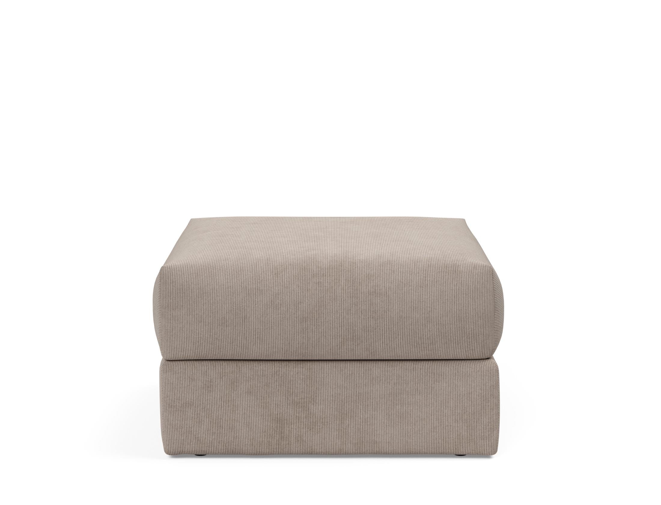 Der Cornila Puff von Innovation Living: Ein eleganter Hocker, der skandinavisches Flair und vielseitige Nutzungsmöglichkeiten in Ihr Zuhause bringt.