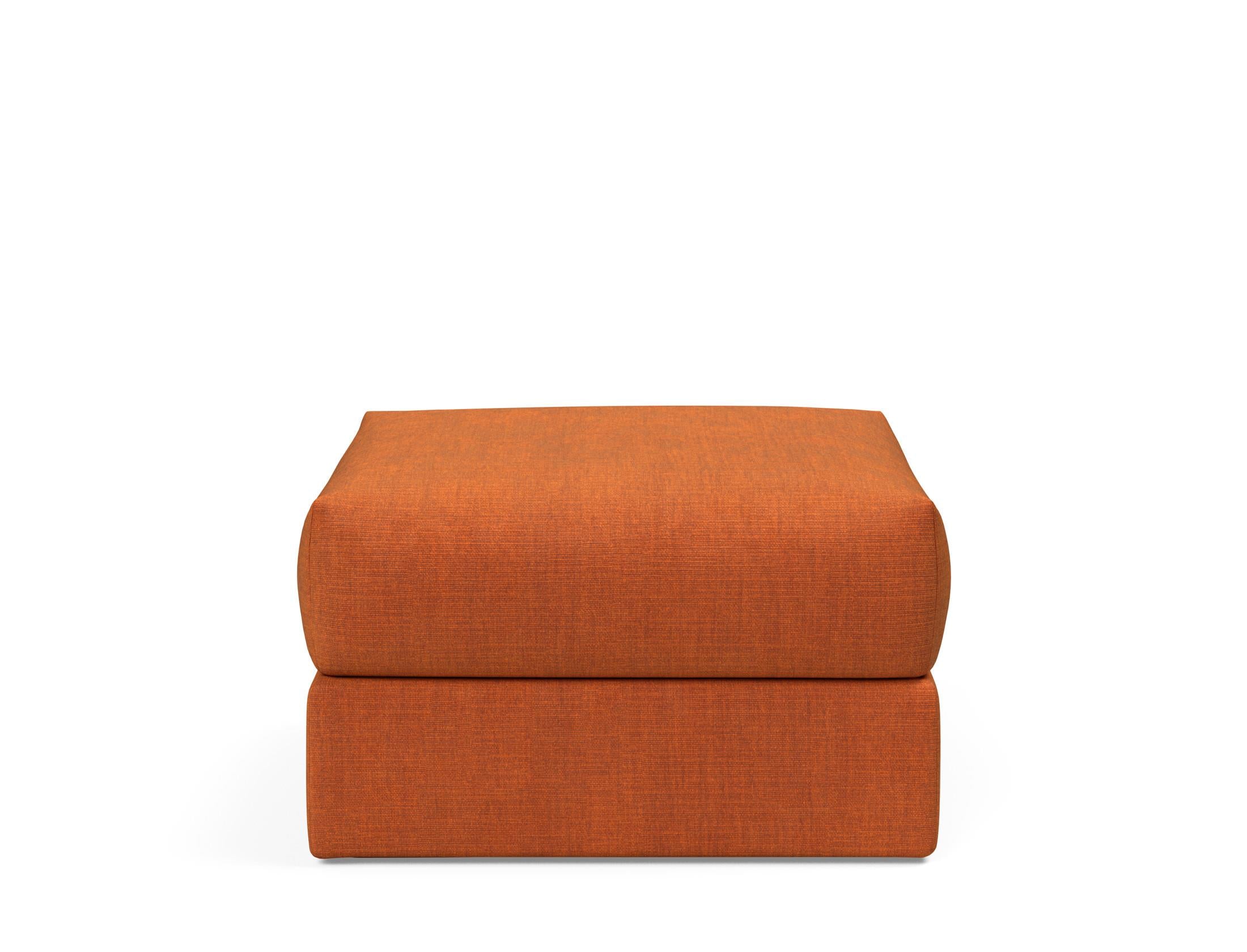 Der Cornila Puff von Innovation Living bietet stilvolle Vielseitigkeit und Komfort – perfekt als Sitzgelegenheit oder schickes Wohnaccessoire.