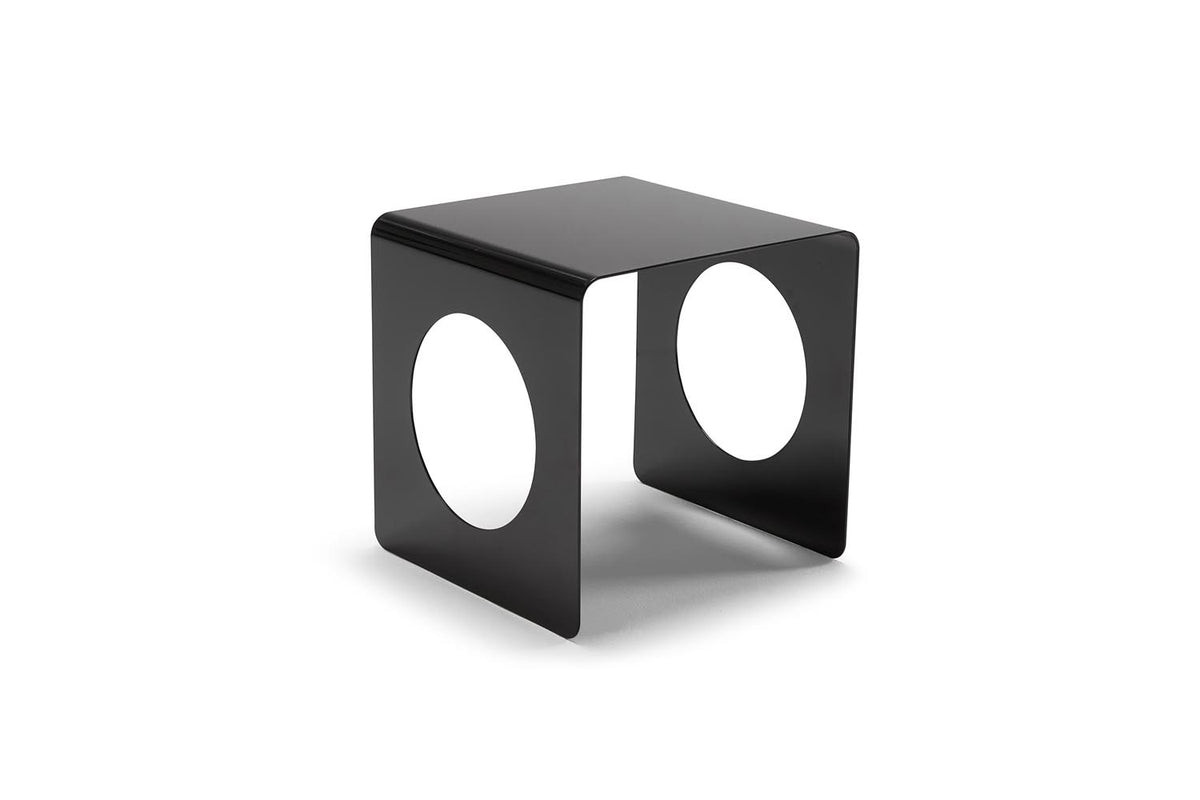 Geobau Tisch in Glossy Black präsentiert im Onlineshop von KAQTU Design AG. Beistelltisch ist von Innovation Living