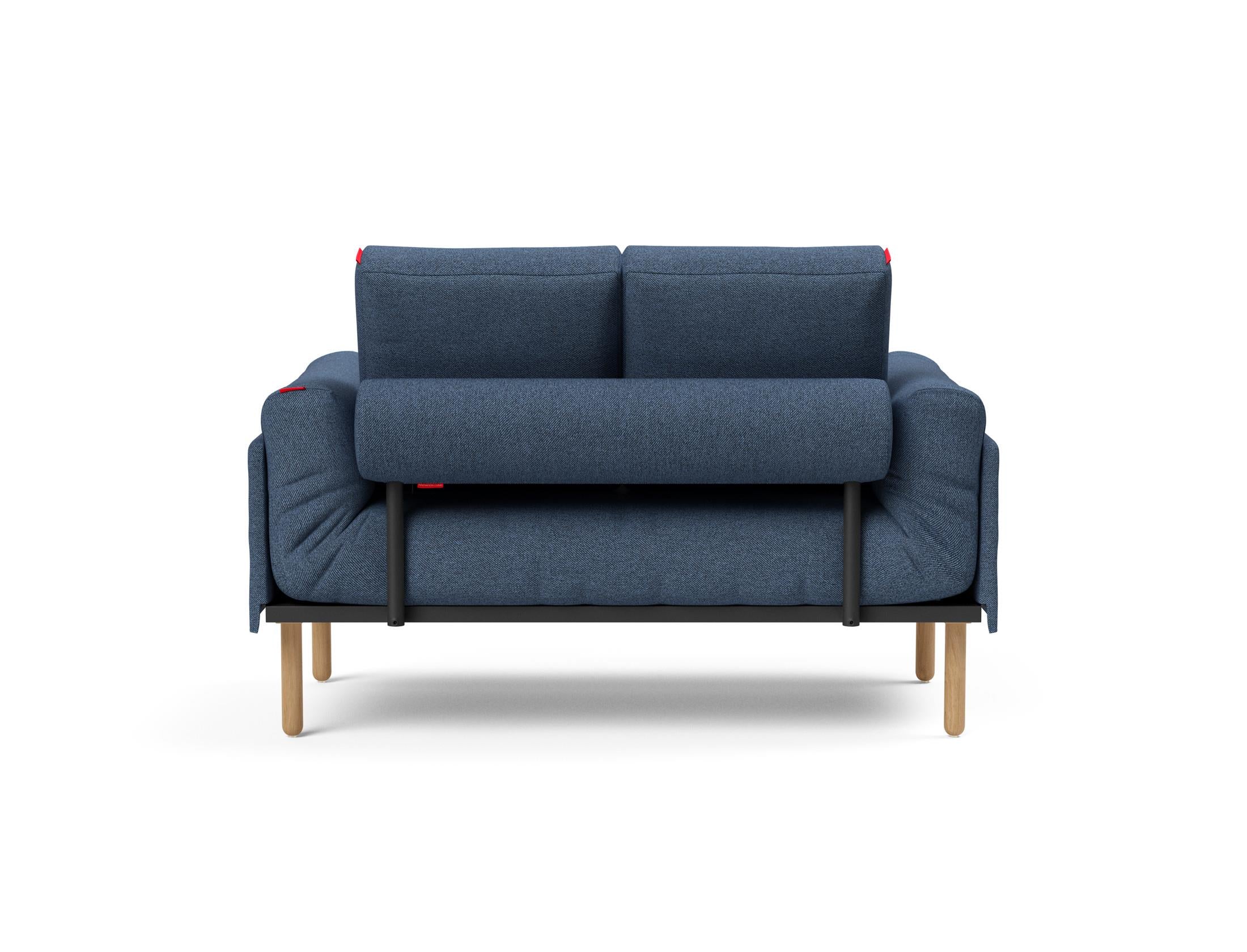 Erleben Sie das Rollo Stem Klappsofa 80 von Innovation Living – ein elegantes, multifunktionales Möbelstück mit edlem Cover und robustem Gestellbezug.