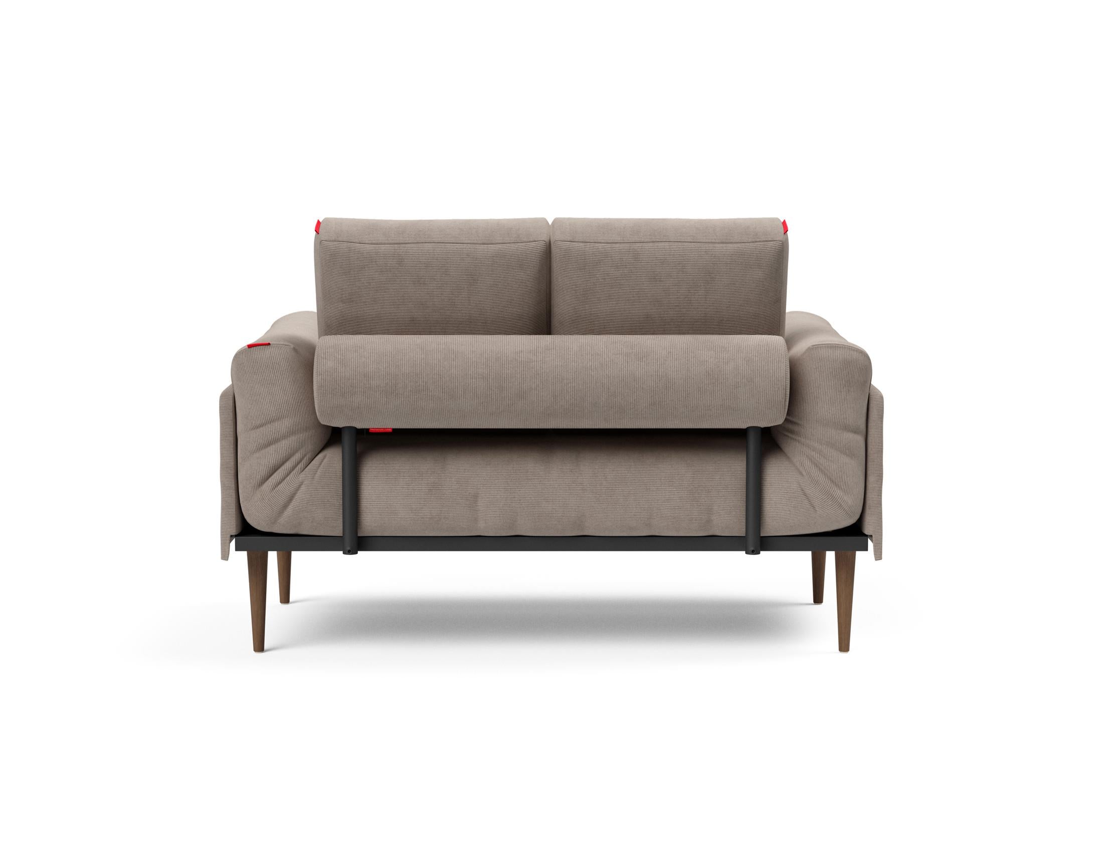 Entdecken Sie das Rollo Styletto Klappsofa 80 von Innovation Living – ein elegantes Möbelstück mit hochwertigem Cover und klassischem Gestellbezug.