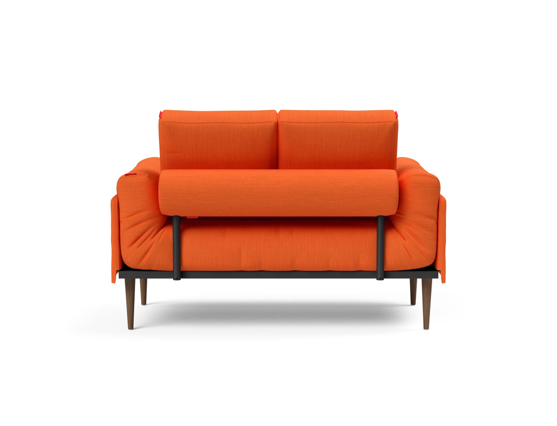 Entdecken Sie das Rollo Styletto Klappsofa 80 von Innovation Living – ein elegantes Möbelstück mit hochwertigem Cover und klassischem Gestellbezug.