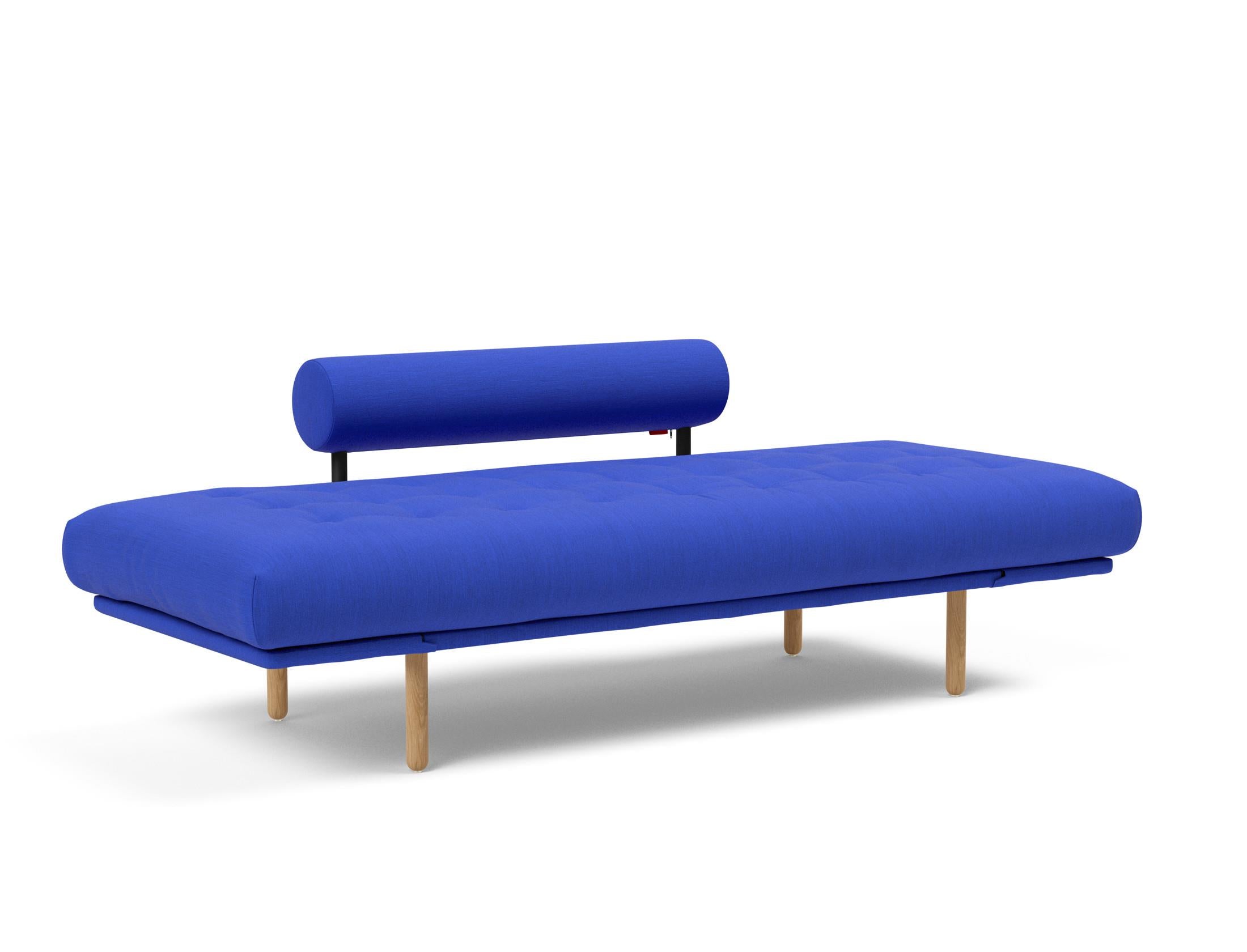 Entdecken Sie das Rollo Stem Klappsofa 80 von Innovation Living – modernes Design und der luxuriöse Spring-Bezug sorgen für ultimativen Sitzkomfort.