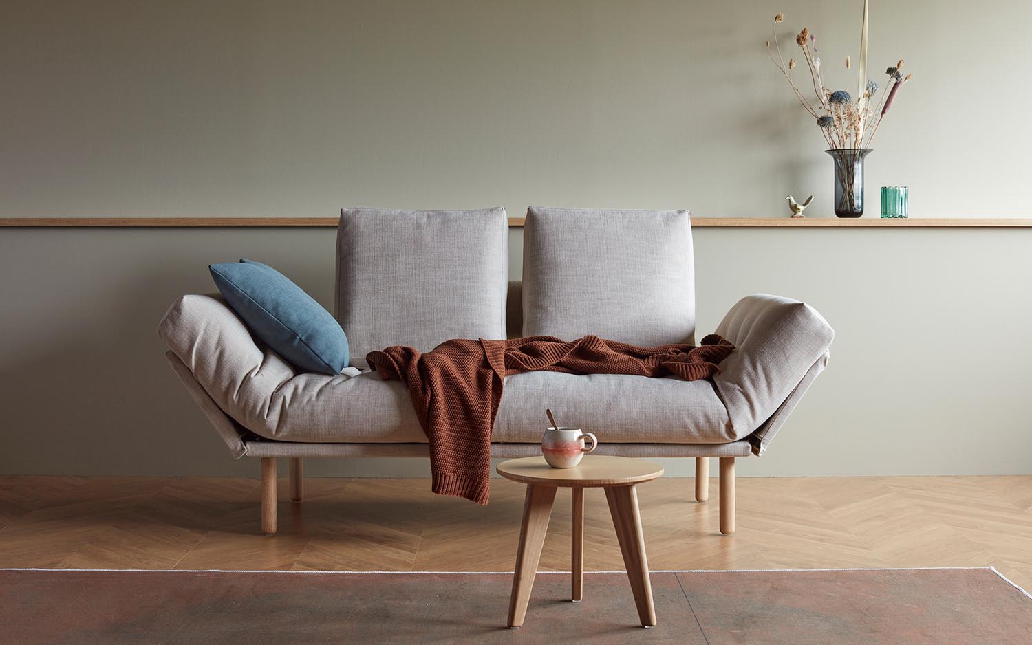 Entdecken Sie das Rollo Stem Klappsofa 80 von Innovation Living – modernes Design trifft auf Funktionalität im eleganten Spring-Stoff.