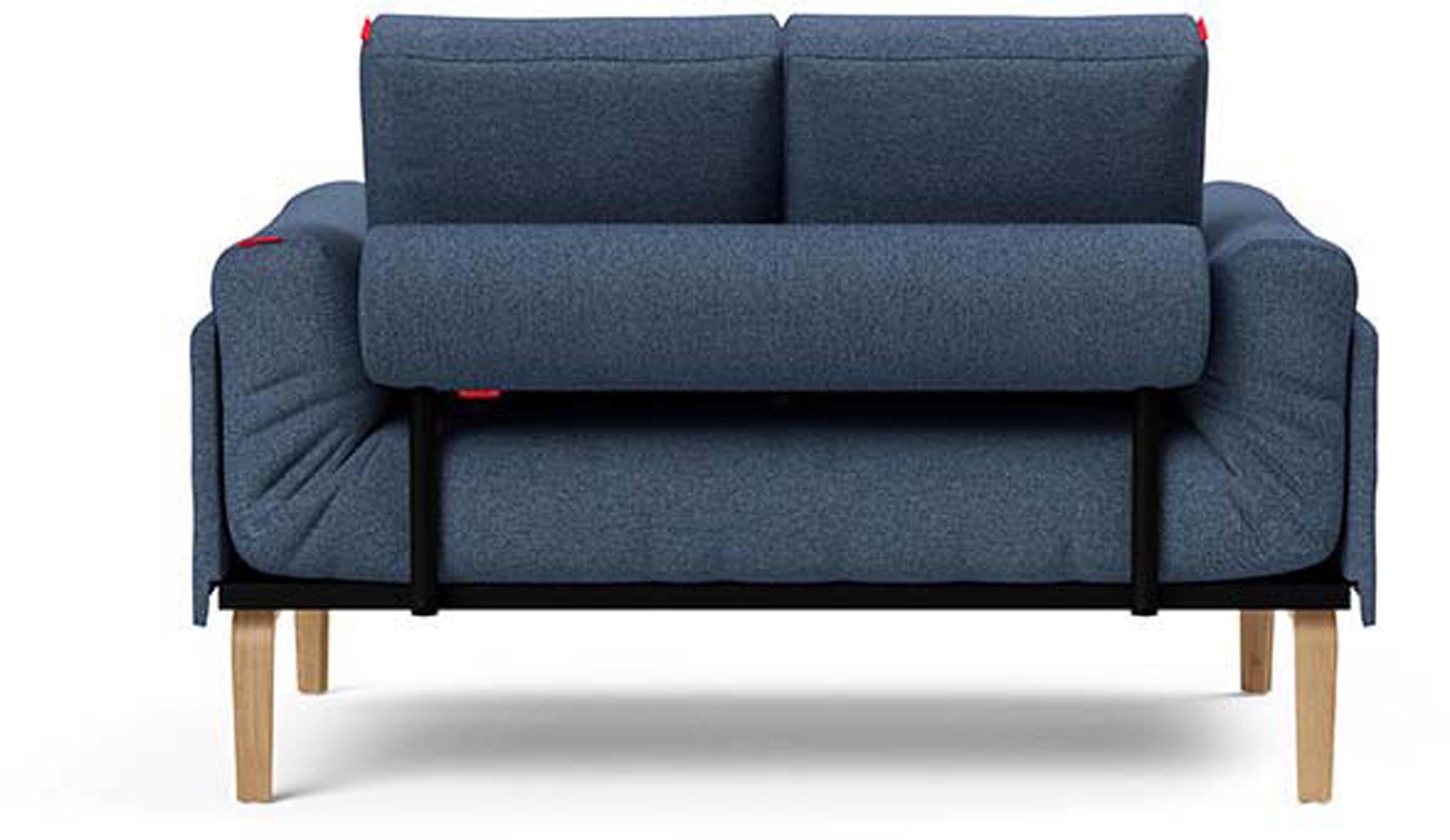 Erleben Sie das Rollo Bow Klappsofa 80 von Innovation Living – ein elegantes Möbelstück mit dem einzigartigen Cover Spring für höchsten Sitzkomfort und Vielseitigkeit.