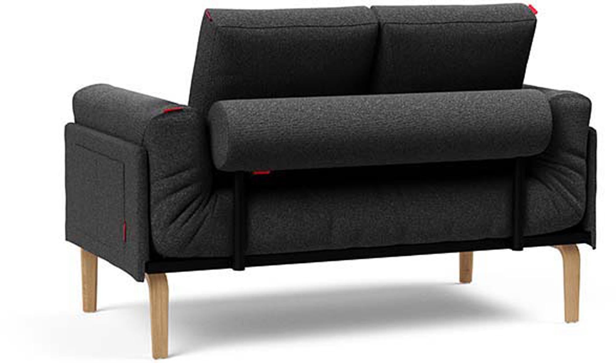 Erleben Sie das Rollo Bow Klappsofa 80 von Innovation Living – ein elegantes Möbelstück mit dem einzigartigen Cover Spring für höchsten Sitzkomfort und Vielseitigkeit.