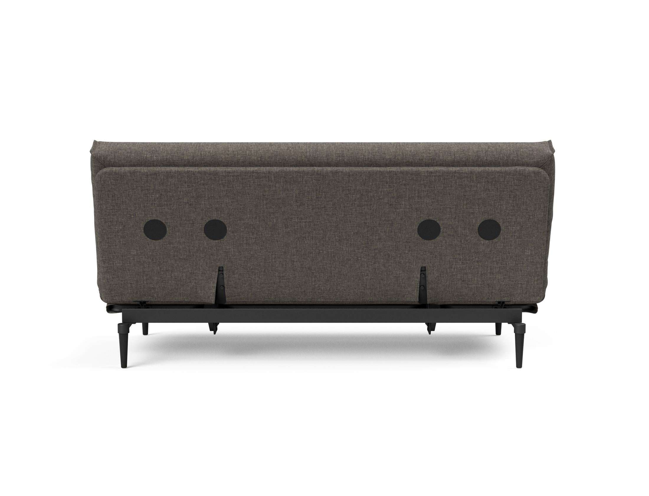 Entdecken Sie das Colpus Bettsofa 140 in elegantem Eiche schwarz. Die Soft Spring Polsterung sorgt für höchsten Sitzkomfort und zeitgemäße Ästhetik.