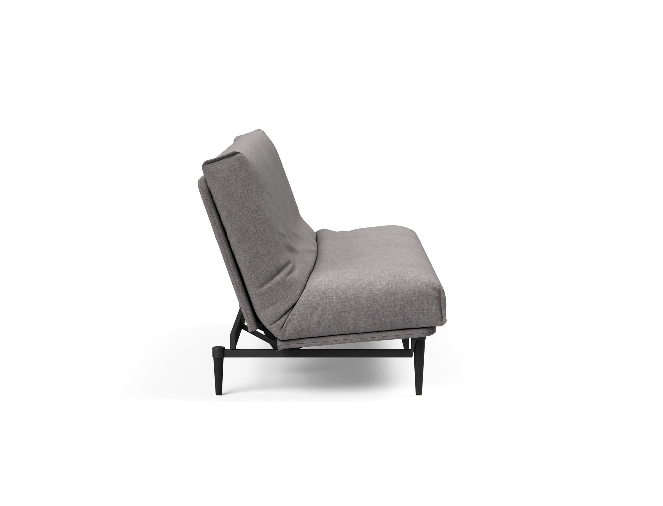 Erleben Sie das Colpus Bettsofa 140 in stilvollem Eiche schwarz. Der Soft Spring Bezug bietet optimalen Komfort und zeitgemäßes Design für Ihr Zuhause.