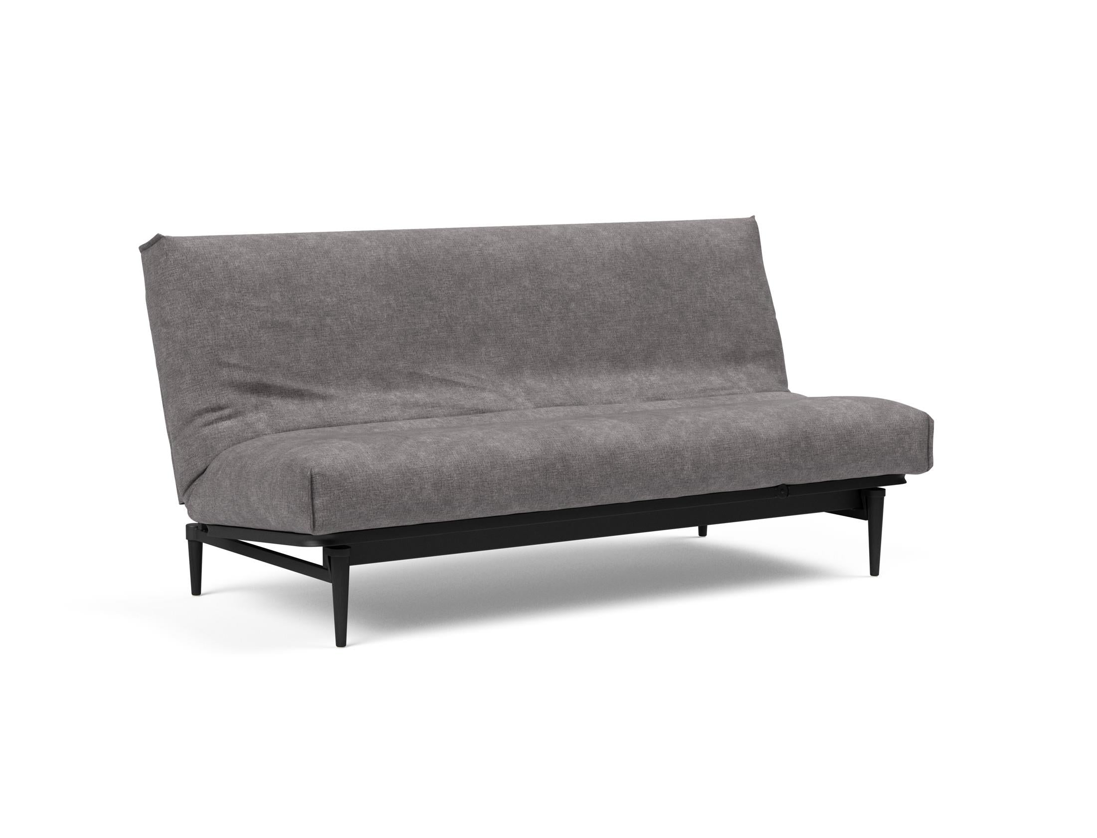 Erleben Sie das stilvolle Colpus Bettsofa 140 in Eiche schwarz mit Nordic Cover – perfekt für zeitgemäße Einrichtung und vielseitige Schlafmöglichkeiten.