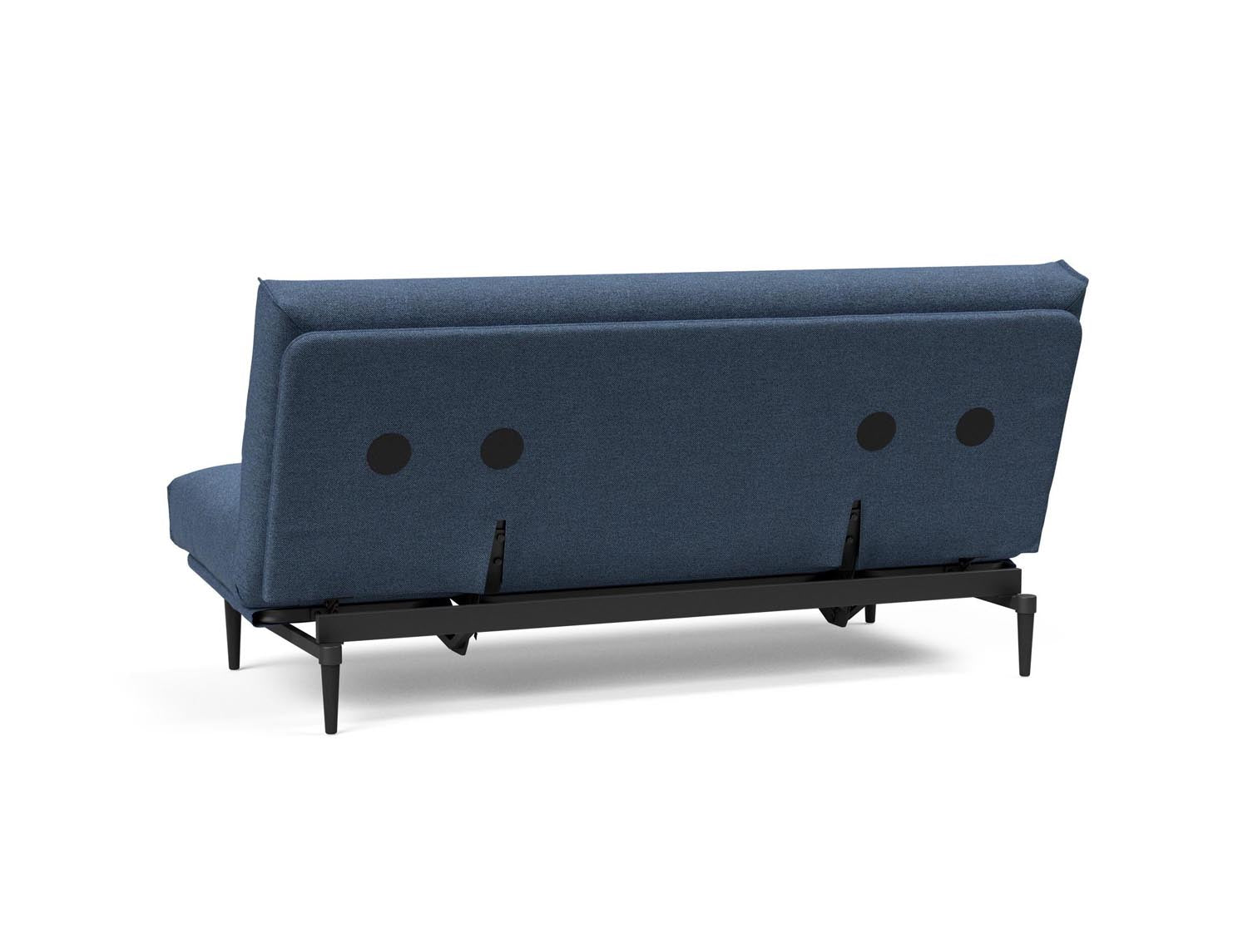 Erleben Sie das Colpus Bettsofa 140 in stilvollem Eiche schwarz. Der Soft Spring Bezug bietet optimalen Komfort und zeitgemäßes Design für Ihr Zuhause.