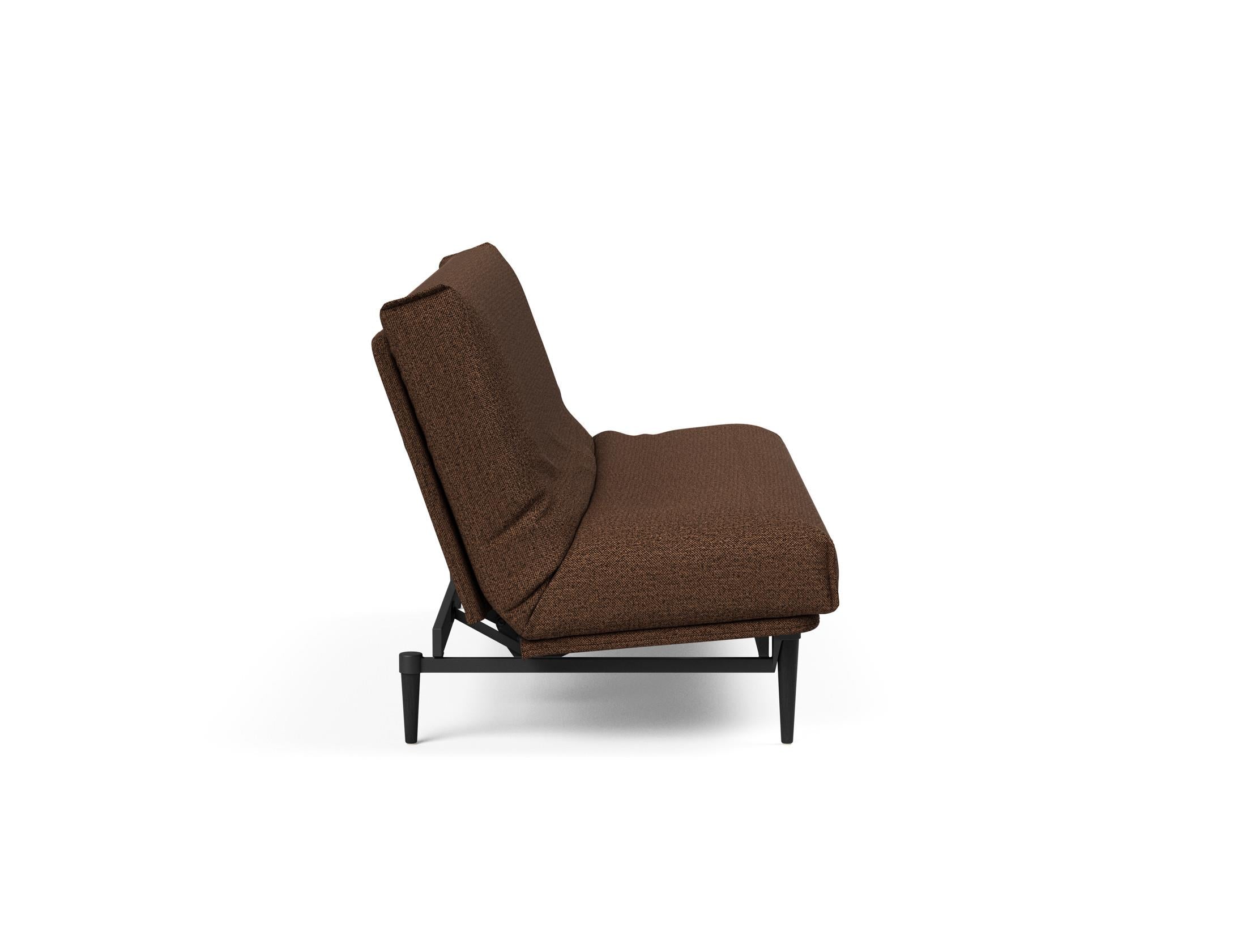 Erleben Sie das Colpus Bettsofa 140 in stilvollem Eiche schwarz. Der Soft Spring Bezug bietet optimalen Komfort und zeitgemäßes Design für Ihr Zuhause.