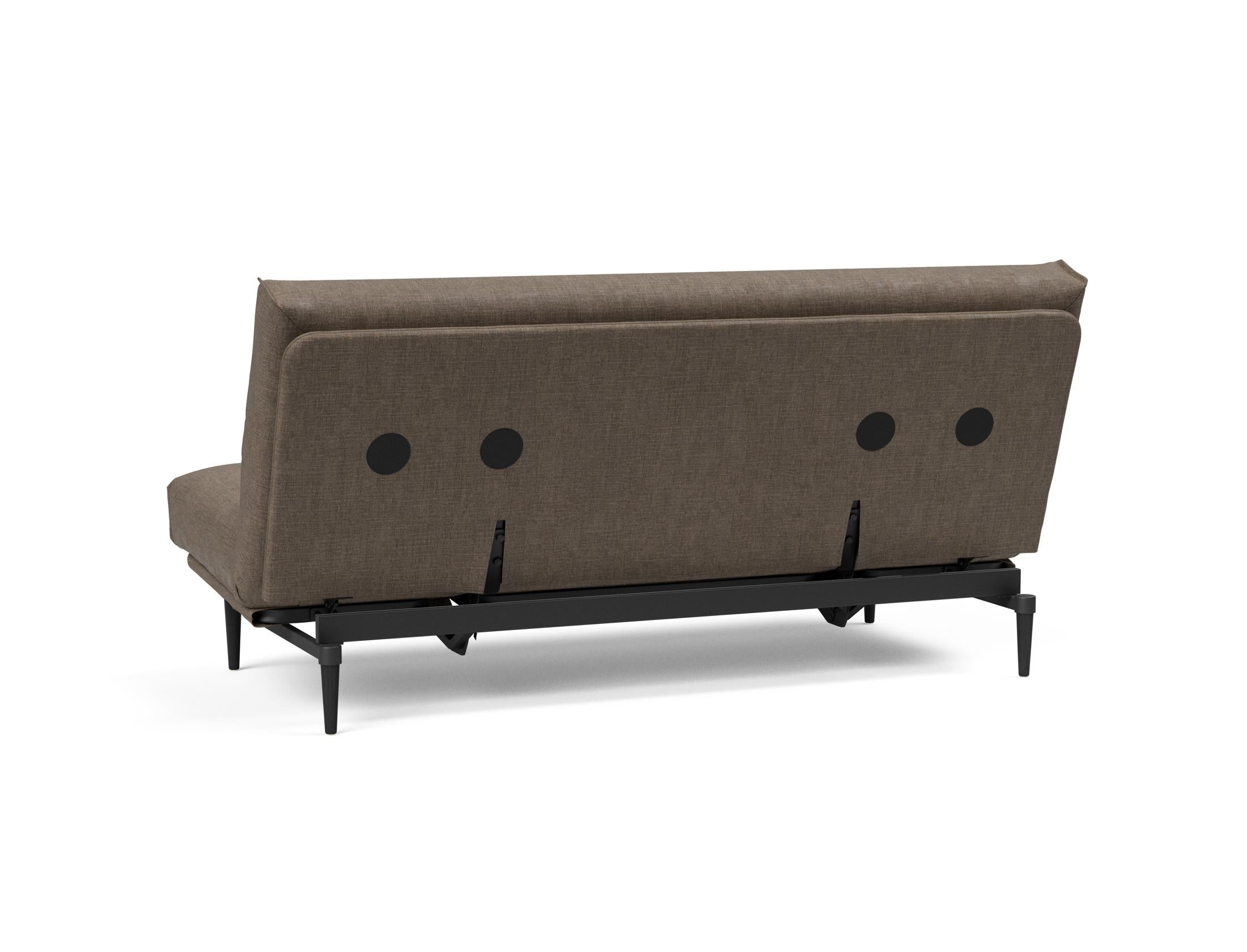 Erleben Sie das Colpus Bettsofa 140 in stilvollem Eiche schwarz. Der Soft Spring Bezug bietet optimalen Komfort und zeitgemäßes Design für Ihr Zuhause.