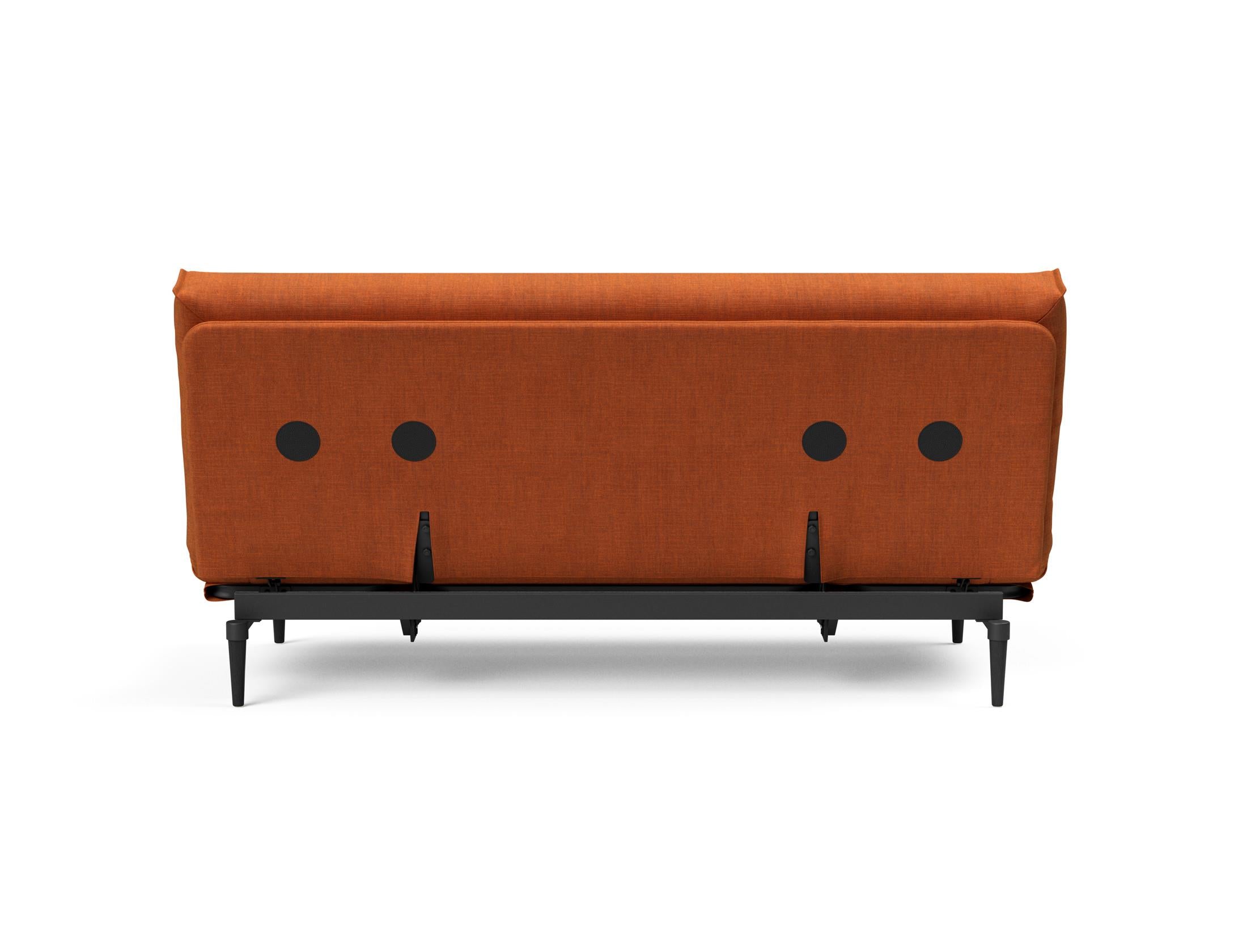 Entdecken Sie das Colpus Bettsofa 140 in elegantem Eiche schwarz. Der Soft Spring Bezug vereint modernen Stil mit höchstem Sitzkomfort.