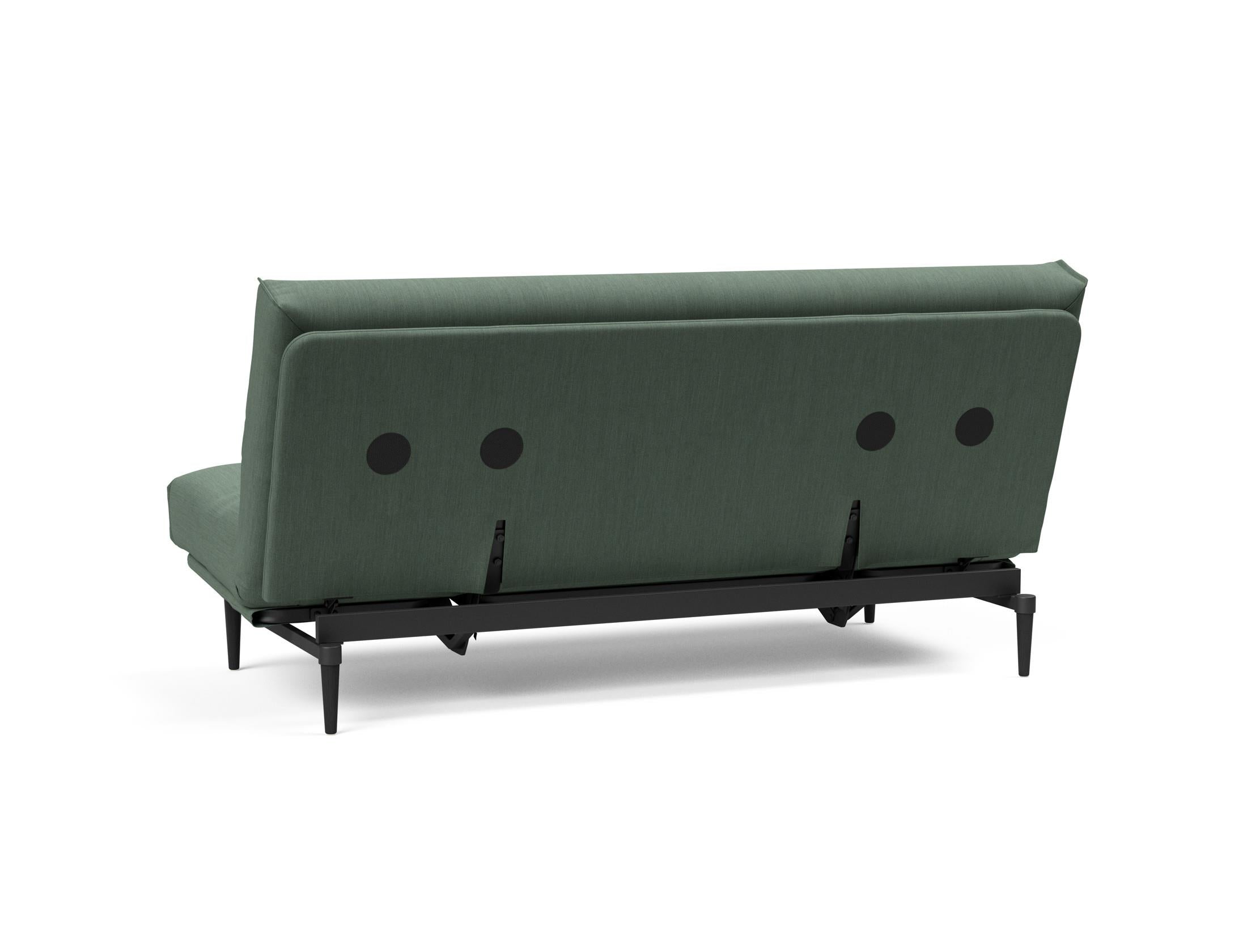 Erleben Sie das Colpus Bettsofa 140 in stilvollem Eiche schwarz. Der Soft Spring Bezug bietet optimalen Komfort und zeitgemäßes Design für Ihr Zuhause.