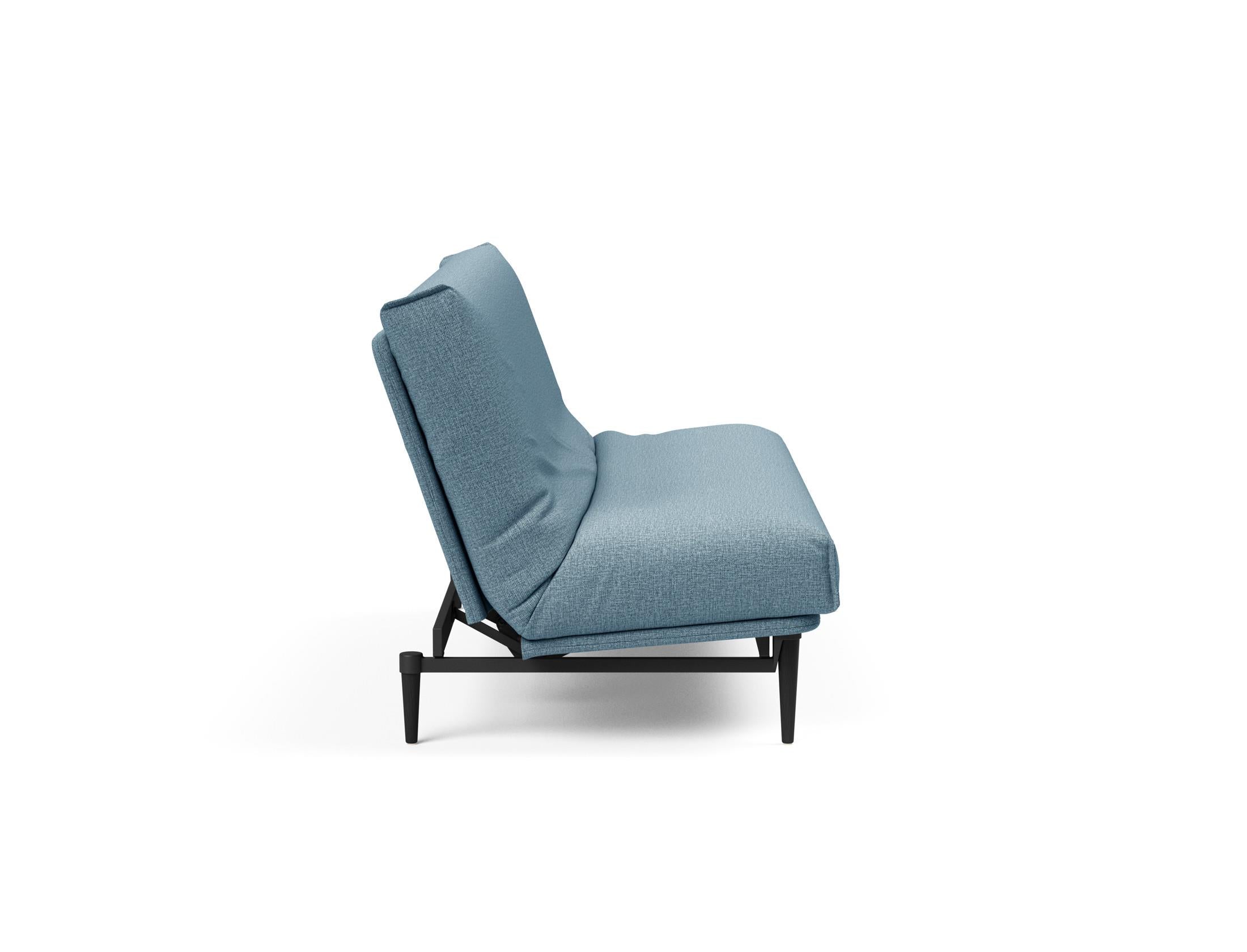 Entdecken Sie das Colpus Bettsofa 140 in elegantem Eiche schwarz. Der Soft Spring Bezug vereint modernen Stil mit höchstem Sitzkomfort.