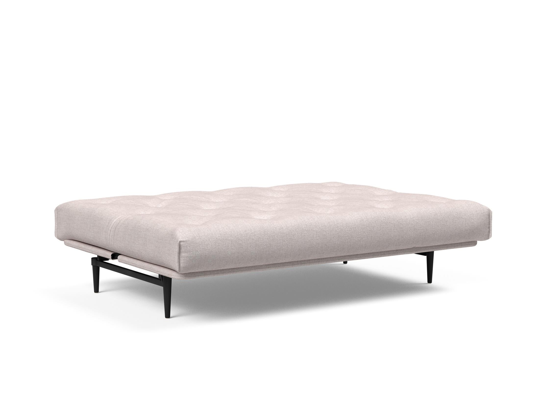 Erleben Sie das Colpus Bettsofa 140 in elegantem Nordic Eiche schwarz. Der Soft Spring Bezug vereint modernen Stil mit optimalem Sitzkomfort.