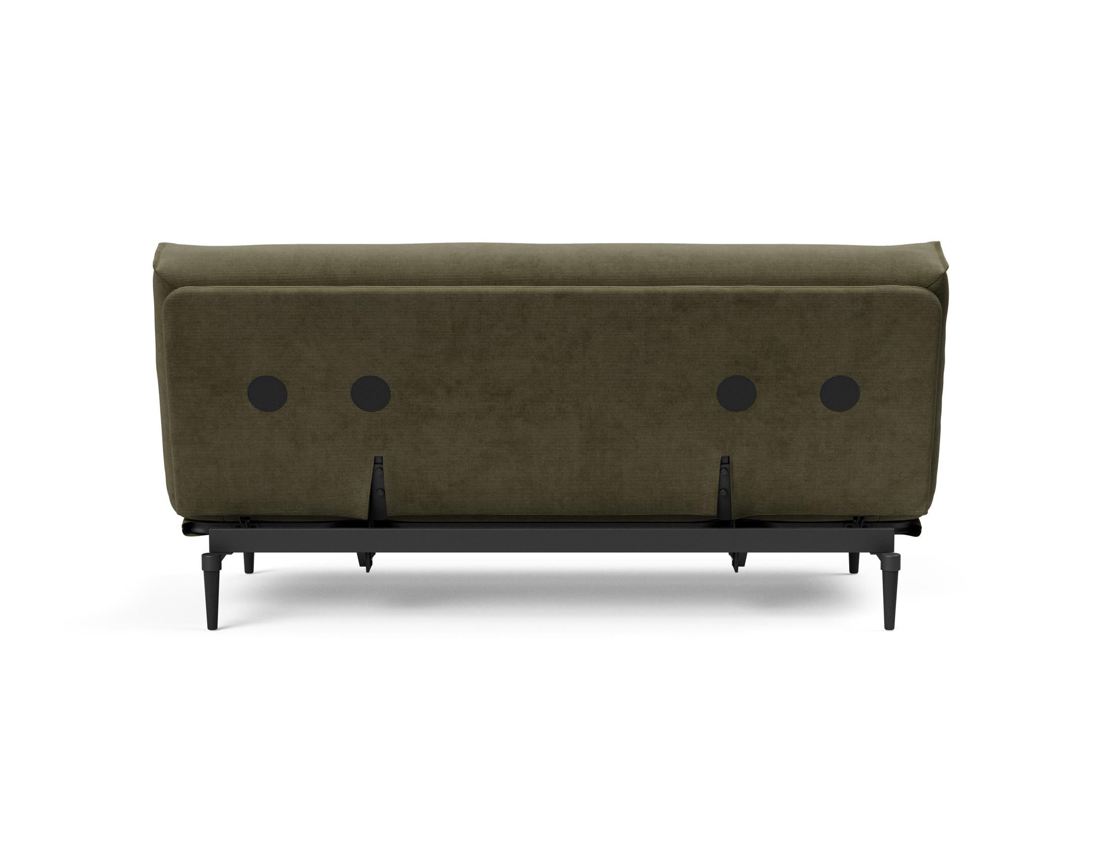 Erleben Sie das Colpus Bettsofa 140 in elegantem Nordic Eiche schwarz. Der Soft Spring Bezug vereint modernen Stil mit optimalem Sitzkomfort.