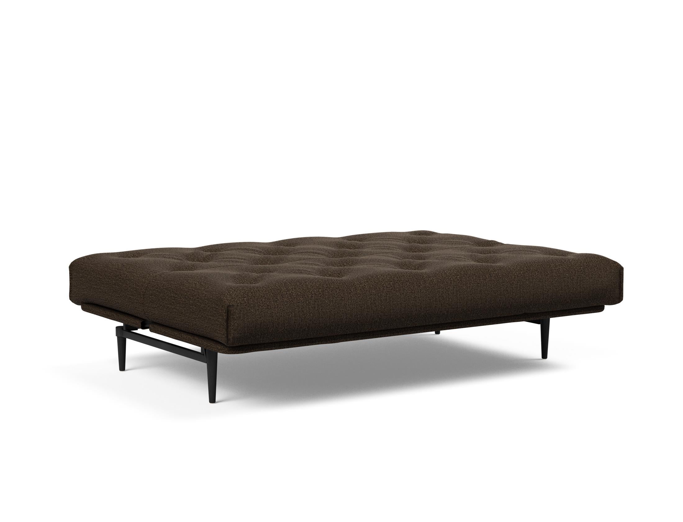 Erleben Sie das Colpus Bettsofa 140 in elegantem Nordic Eiche schwarz. Der Soft Spring Bezug vereint modernen Stil mit optimalem Sitzkomfort.