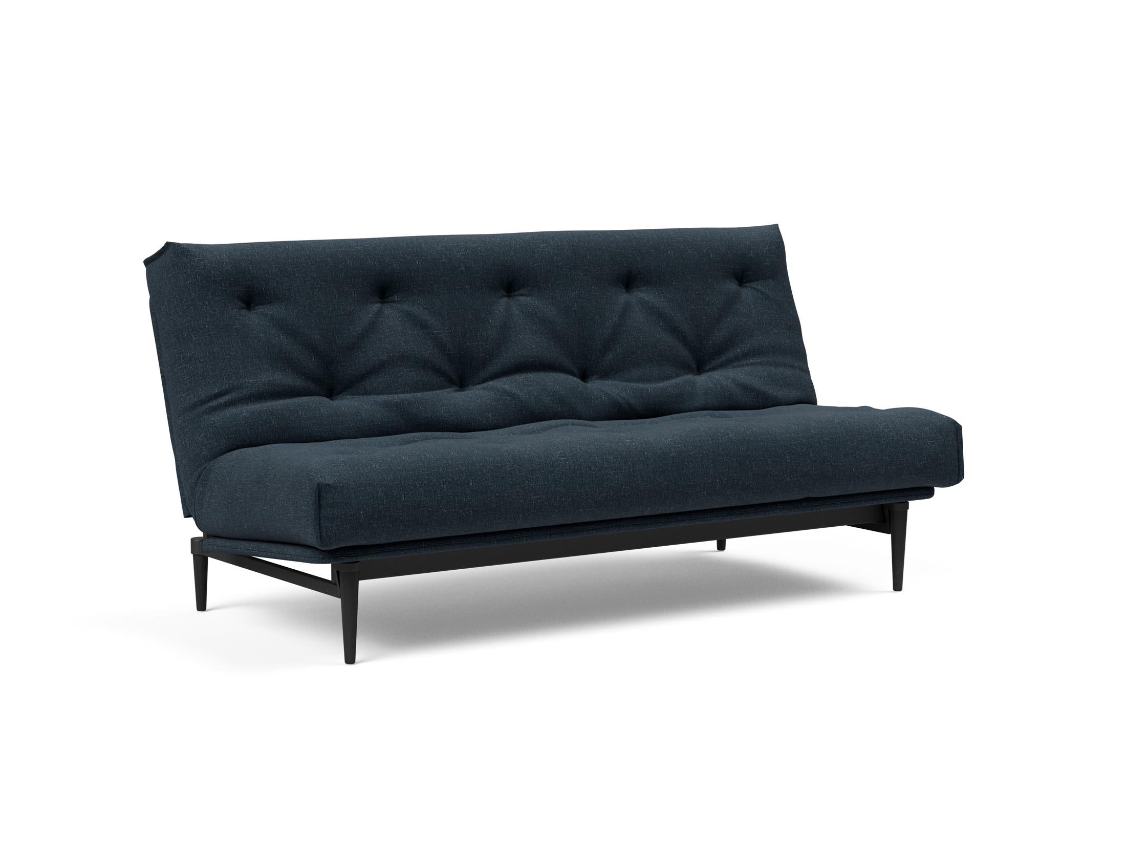 Erleben Sie das Colpus Bettsofa 140 in elegantem Nordic Eiche schwarz. Der Soft Spring Bezug vereint modernen Stil mit optimalem Sitzkomfort.