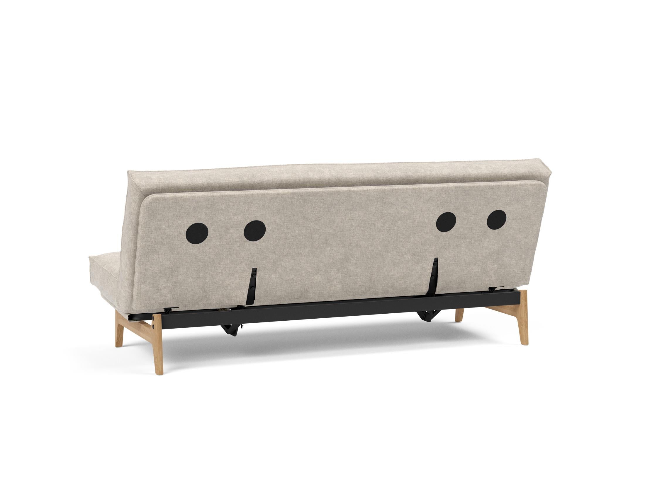 Entdecken Sie das Aslak 120 Bettsofa mit elegantem Sharp Plus Cover und weichem Soft Spring Bezug – ideal für gemütliche Nächte und modernes Wohnen.