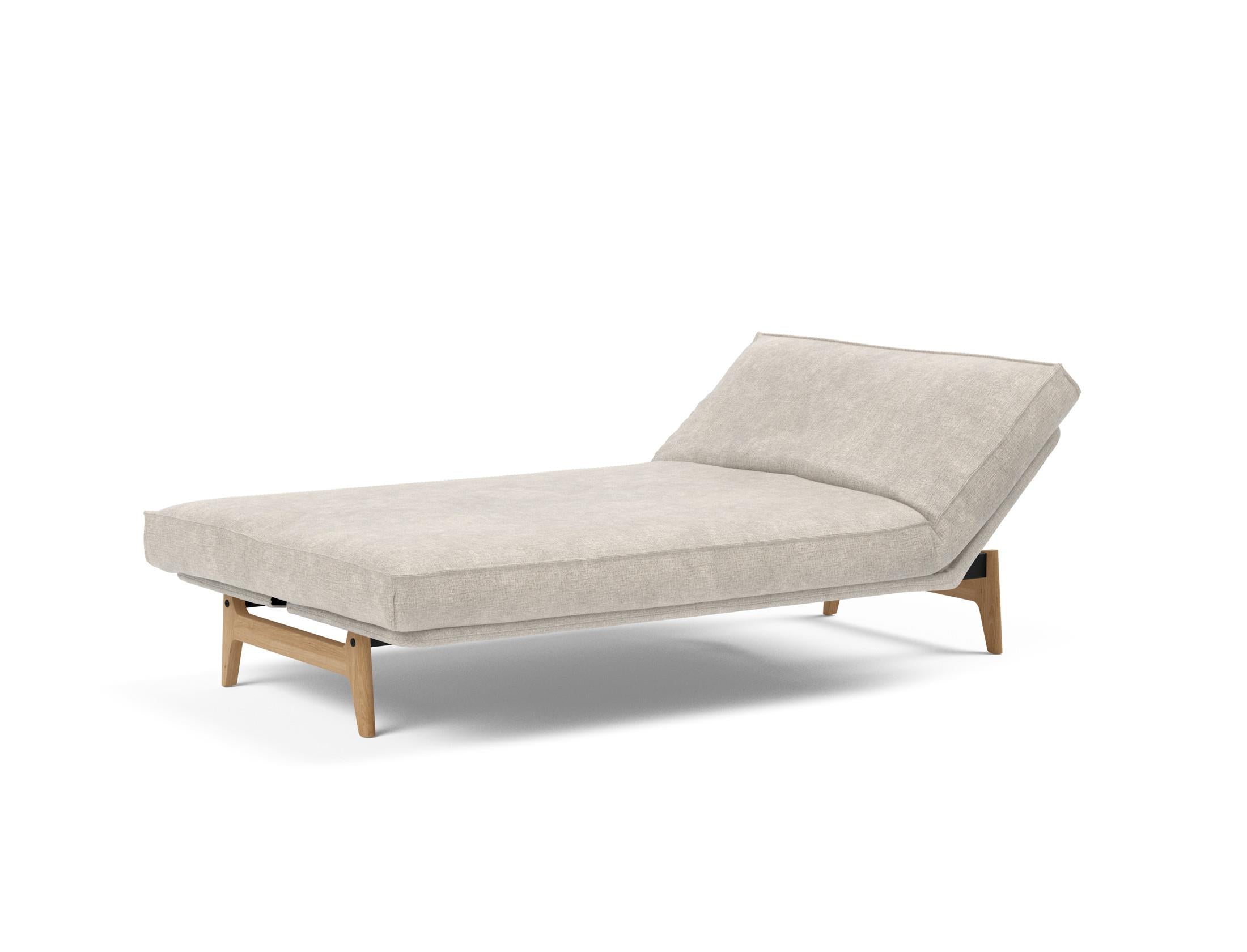Entdecken Sie das Aslak 120 Bettsofa mit elegantem Sharp Plus Cover und weichem Soft Spring Bezug – ideal für stilvolle Wohnräume und gemütliche Nächte.