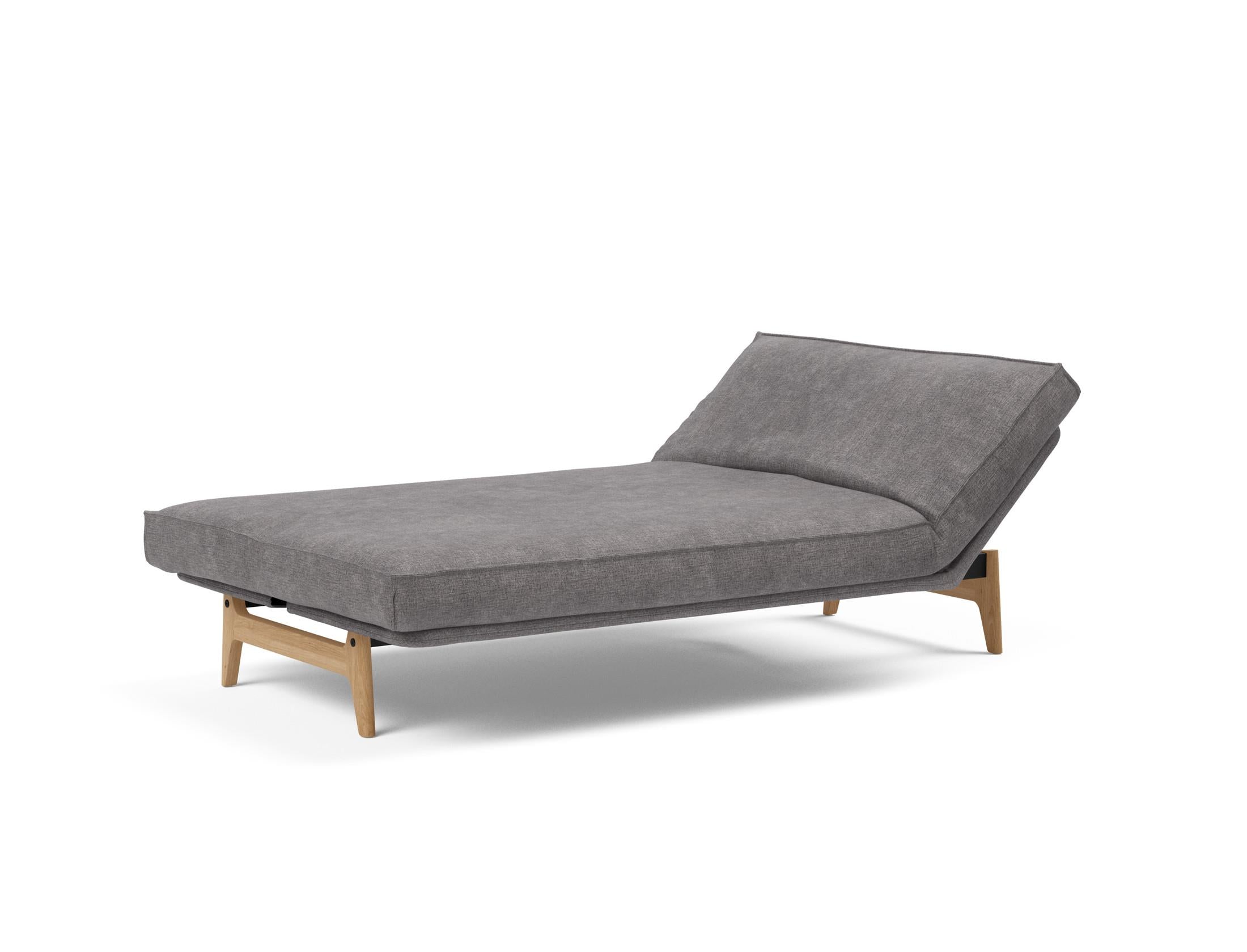 Entdecken Sie das Aslak 120 Bettsofa mit elegantem Sharp Plus Cover und weichem Soft Spring Bezug – ideal für stilvolle Wohnräume und gemütliche Nächte.