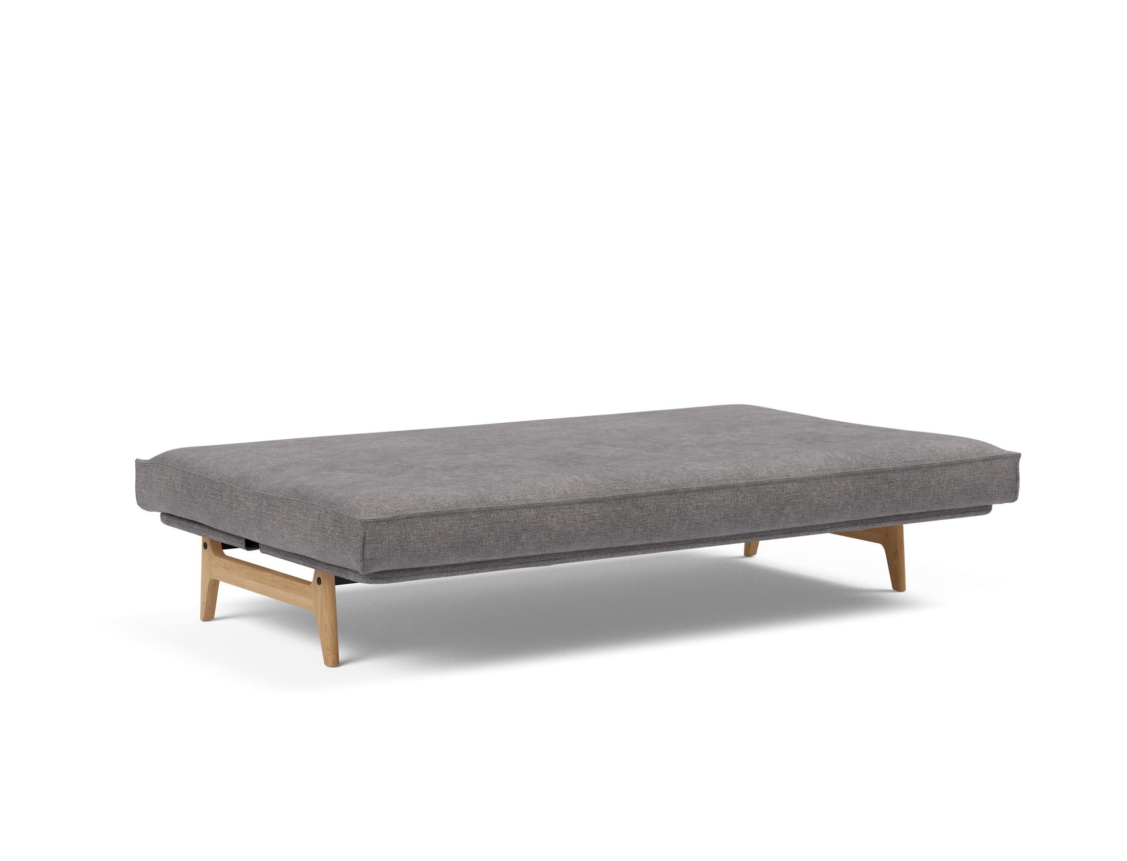 Erleben Sie das Aslak 120 Bettsofa mit dem modernen Sharp Plus Cover und dem komfortablen Soft Spring Bezug – perfekt für entspannte Abende und stilvolle Einrichtung.