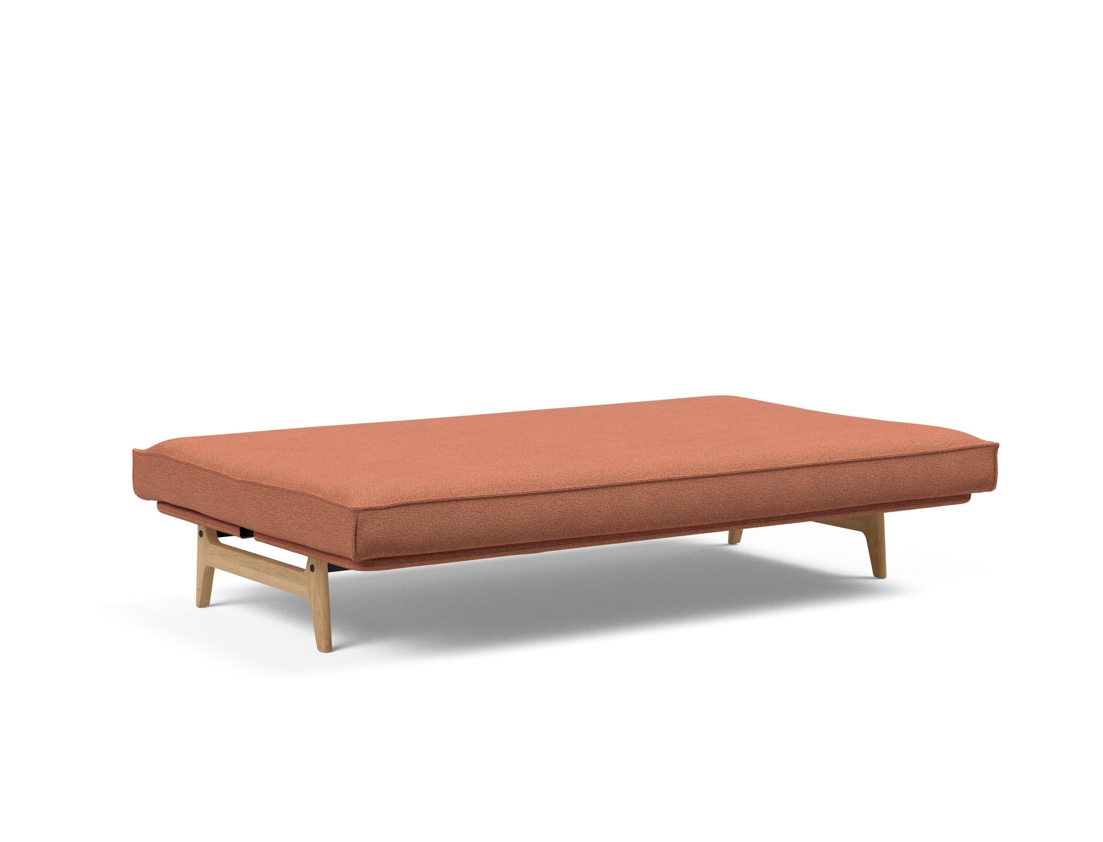Entdecken Sie das Aslak 120 Bettsofa mit elegantem Sharp Plus Bezug und innovativem Soft Spring – ideal für gemütliche Nächte und modernes Wohndesign.