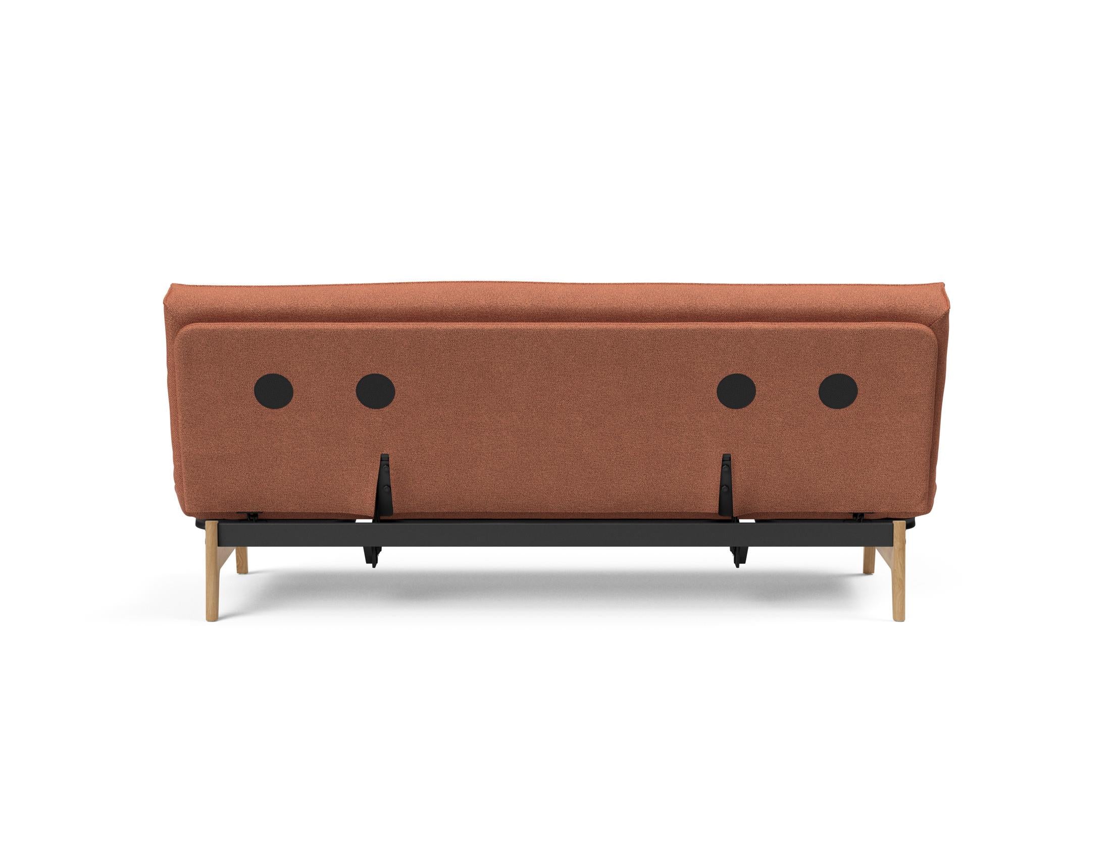 Erleben Sie das Aslak 120 Bettsofa mit stilvollem Sharp Plus Cover und komfortablem Soft Spring Bezug – perfekt für jeden Raum und jeden Anlass.