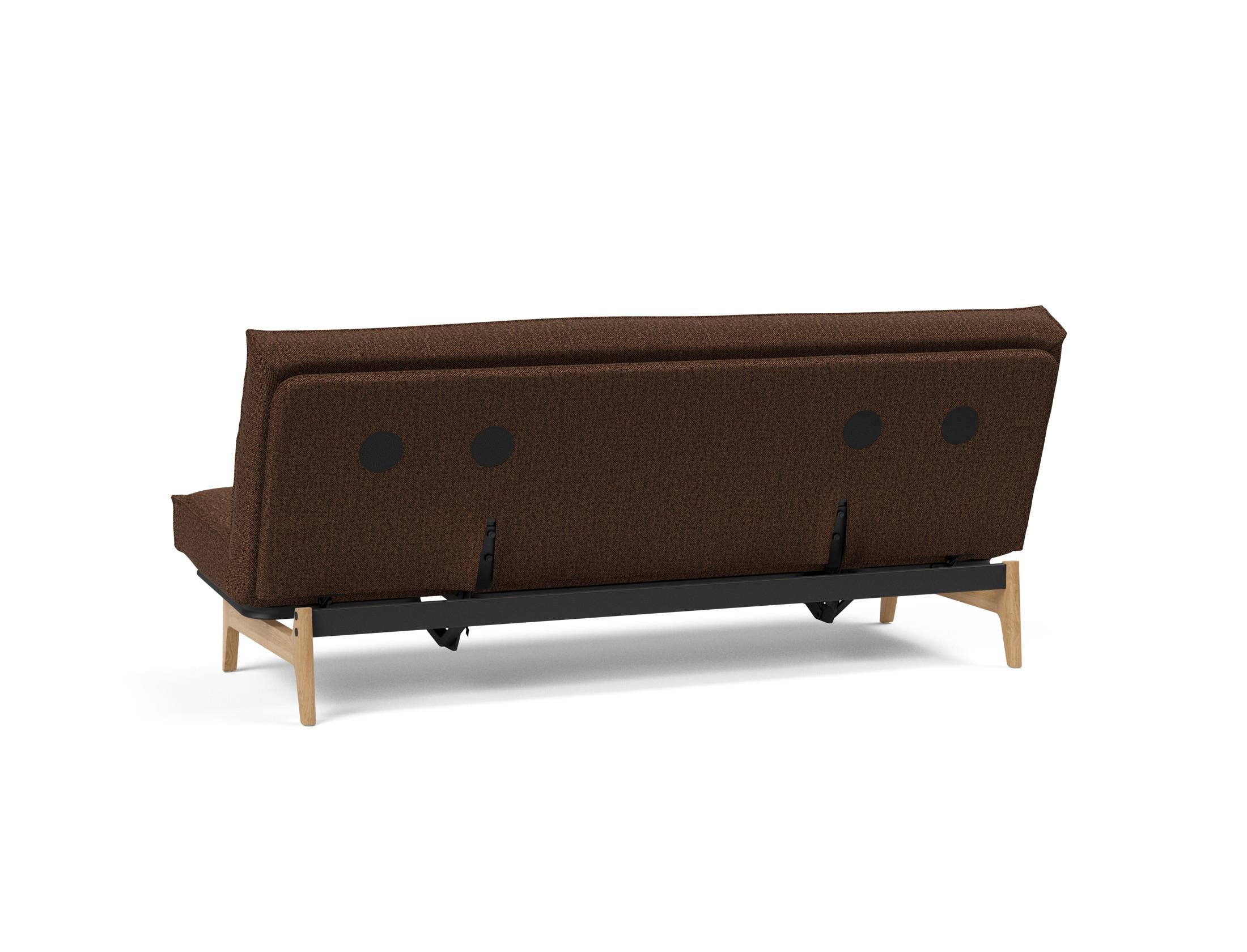Erleben Sie das Aslak 120 Bettsofa mit stilvollem Sharp Plus Bezug und komfortablem Soft Spring – perfekt für entspannte Abende und modernes Interieur.