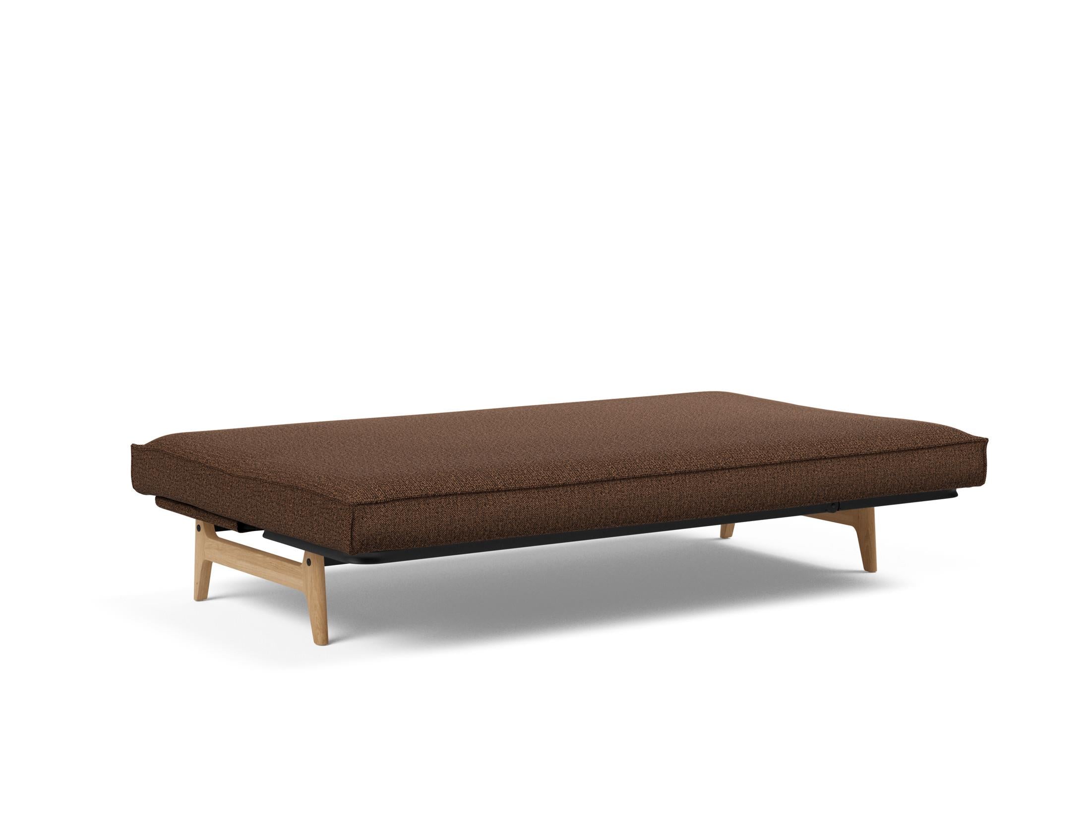 Entdecken Sie das Aslak 120 Bettsofa mit elegantem Sharp Plus Bezug und innovativem Soft Spring – ideal für gemütliche Nächte und modernes Wohndesign.