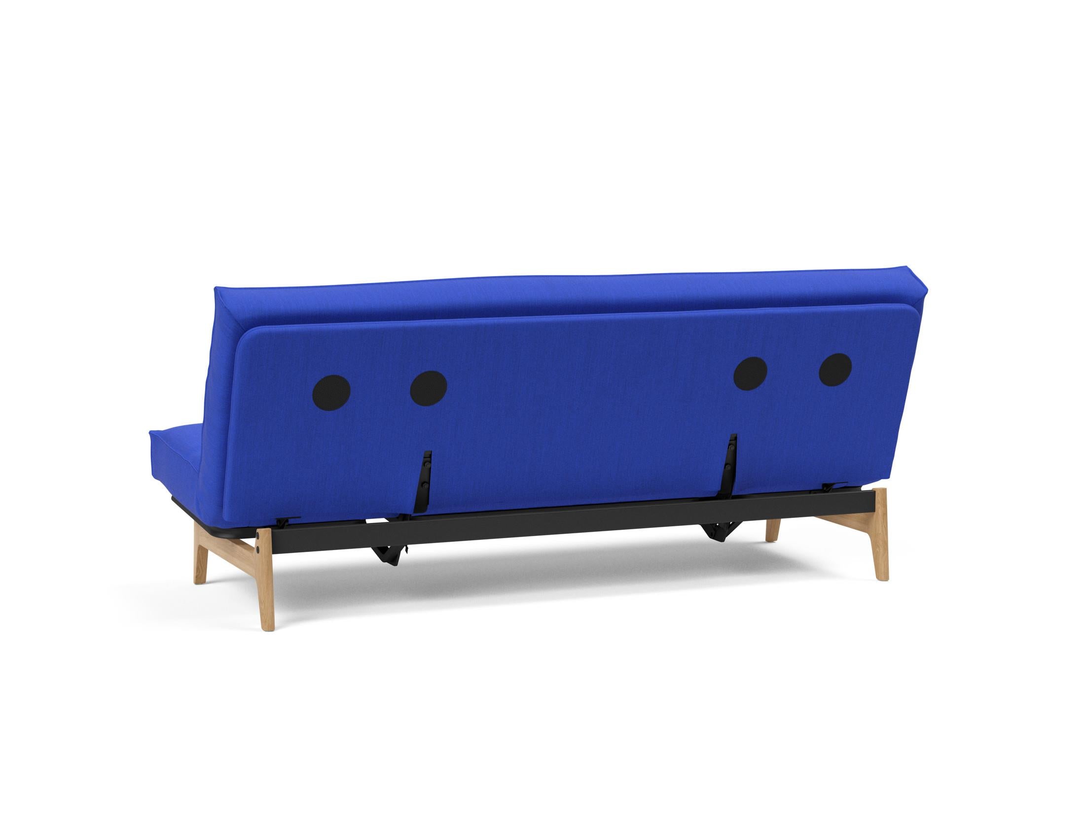 Erleben Sie das Aslak 120 Bettsofa mit stilvollem Sharp Plus Bezug und komfortablem Soft Spring – perfekt für entspannte Abende und modernes Interieur.