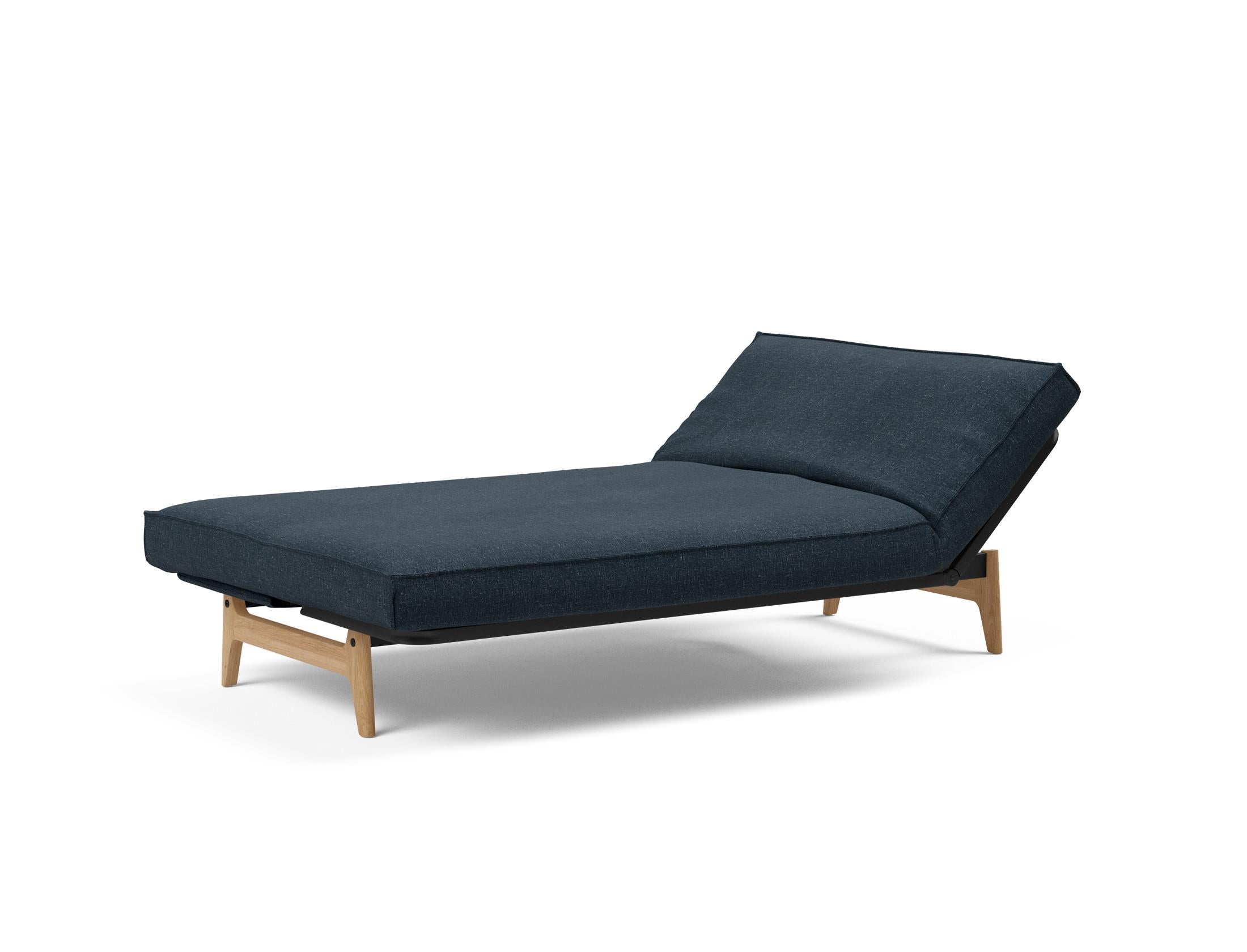 Erleben Sie das Aslak 120 Bettsofa mit stilvollem Sharp Plus Bezug und komfortablem Soft Spring – perfekt für entspannte Abende und modernes Interieur.