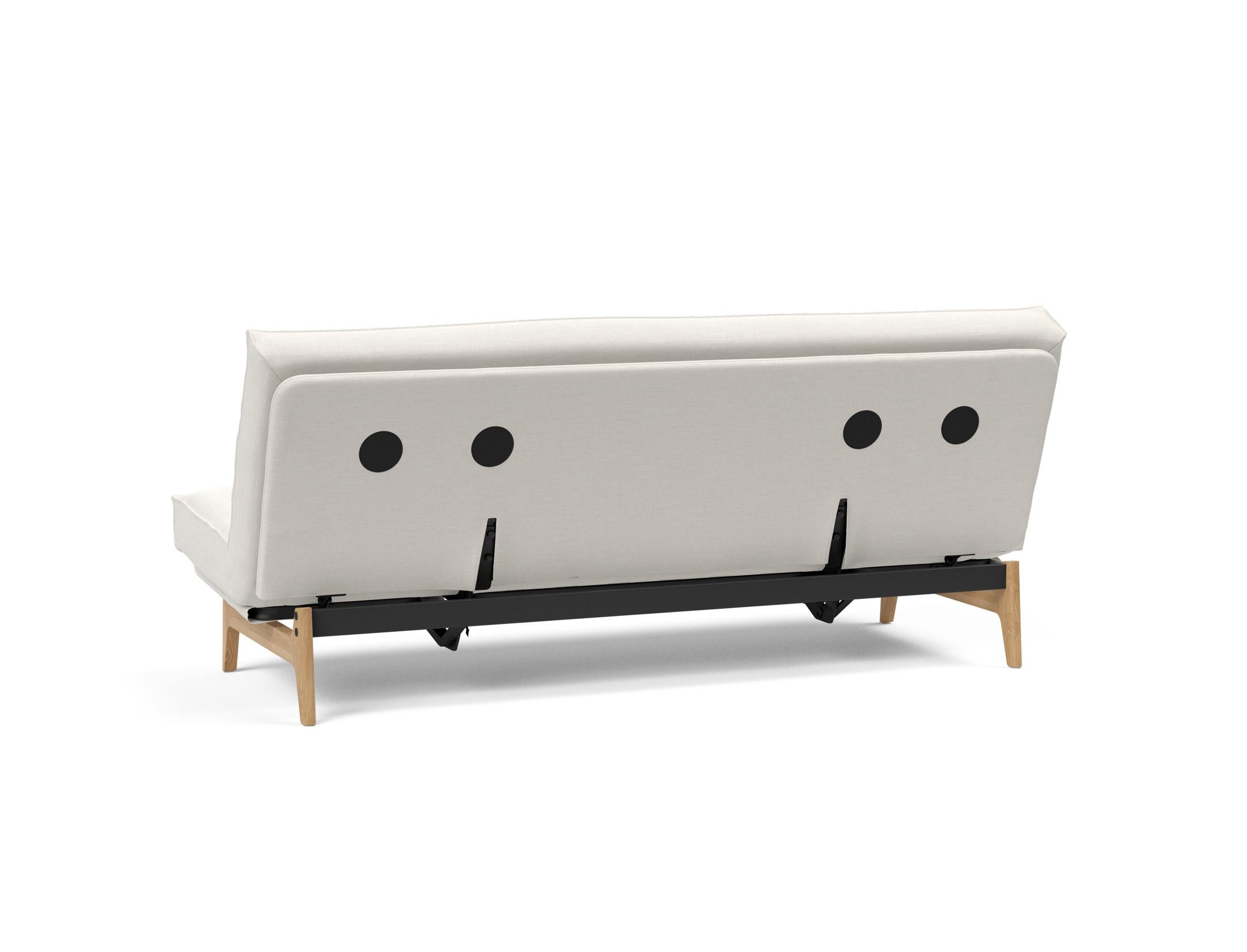 Entdecken Sie das Aslak 120 Bettsofa mit elegantem Sharp Plus Cover und weichem Soft Spring Bezug – ideal für stilvolle Wohnräume und gemütliche Nächte.