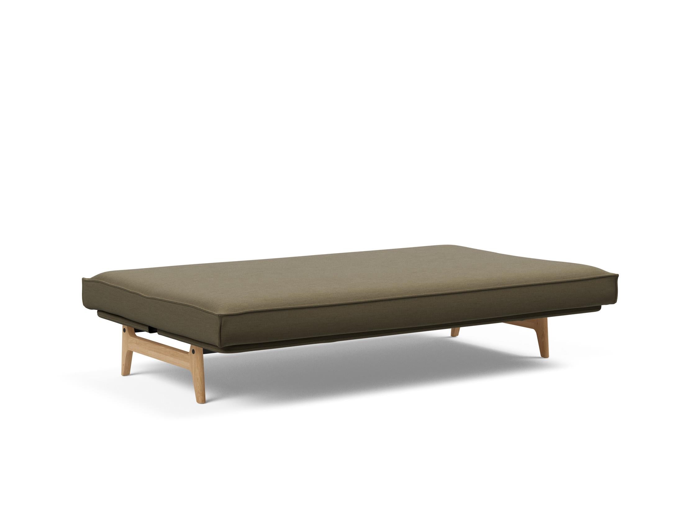 Erleben Sie das Aslak 120 Bettsofa mit stilvollem Sharp Plus Cover und komfortablem Soft Spring Bezug – perfekt für entspannte Abende und modernes Design.