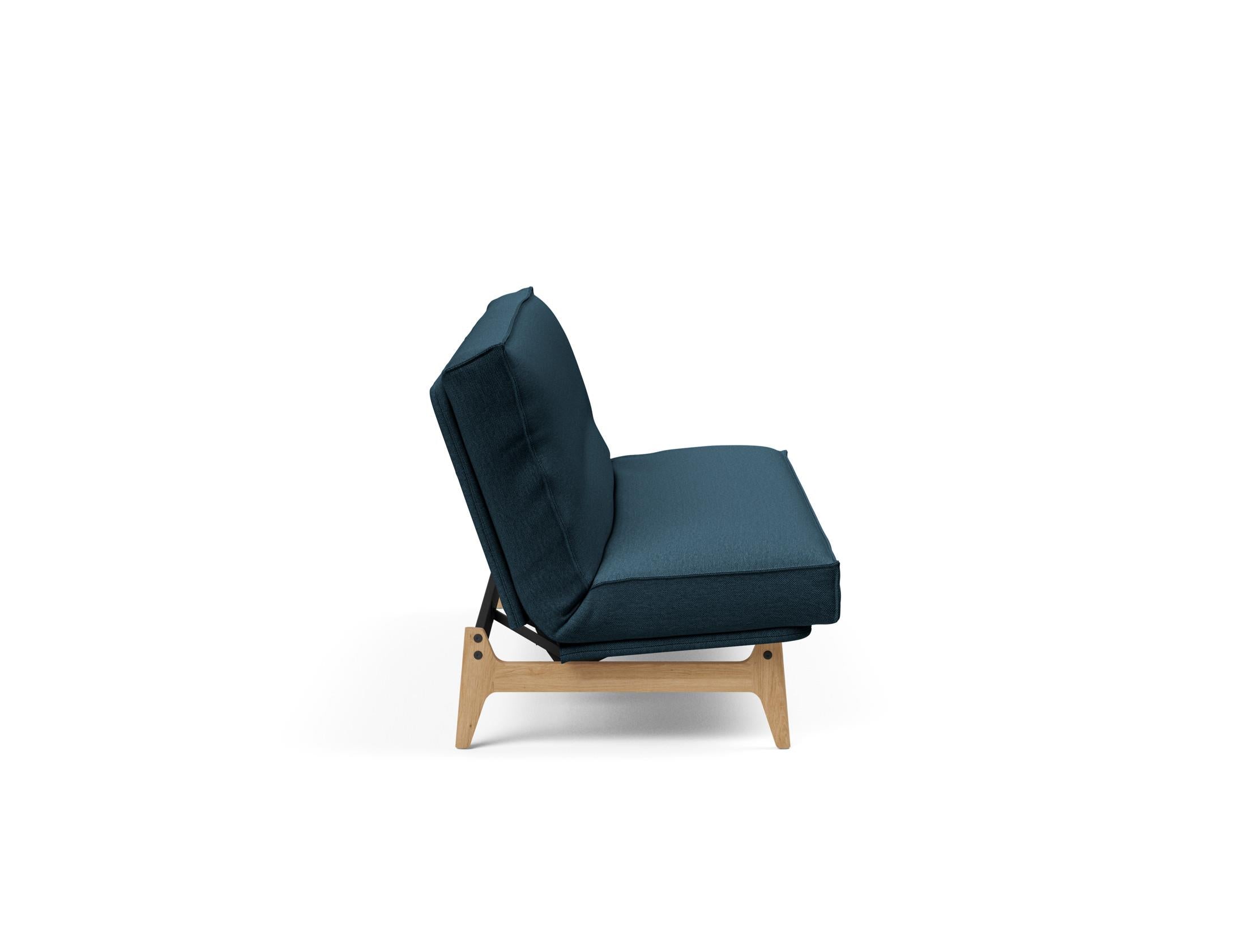 Entdecken Sie das Aslak 120 Bettsofa mit elegantem Sharp Plus Cover und Soft Spring Bezug – ideal für Komfort und modernes Design in Ihrem Zuhause.