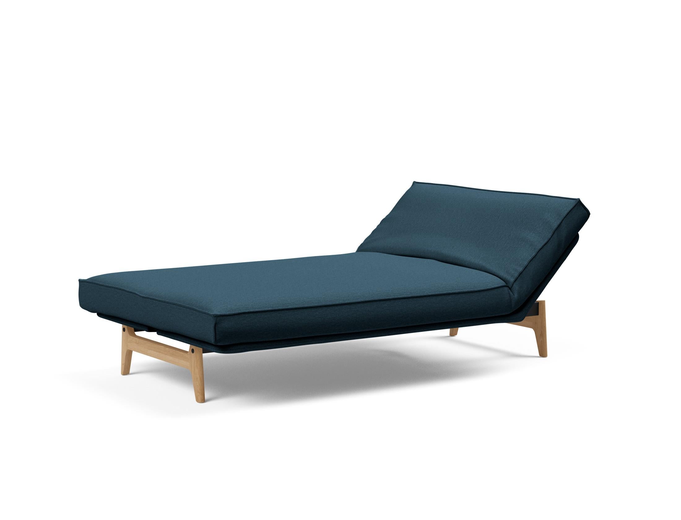 Entdecken Sie das Aslak 120 Bettsofa mit elegantem Sharp Plus Cover und weichem Soft Spring Bezug – ideal für gemütliche Nächte und modernes Wohnen.