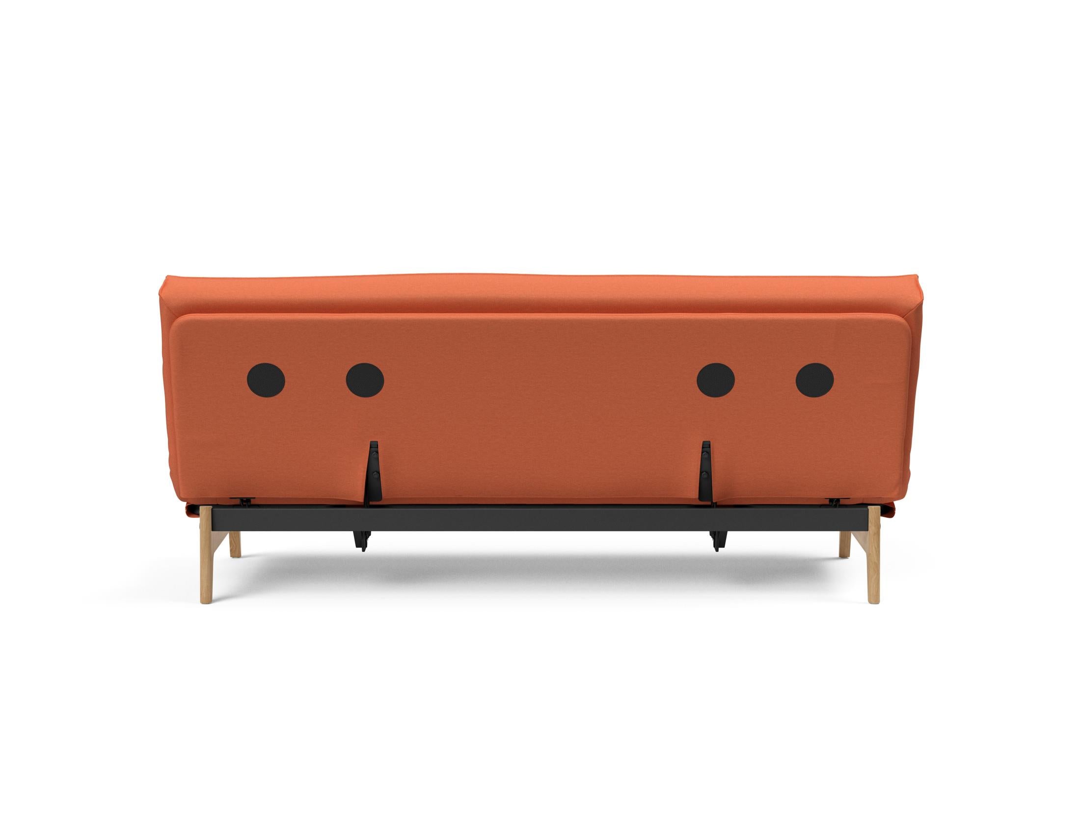 Erleben Sie das Aslak 120 Bettsofa mit stilvollem Sharp Plus Cover und komfortablem Soft Spring Bezug – perfekt für entspannte Abende und modernes Design.