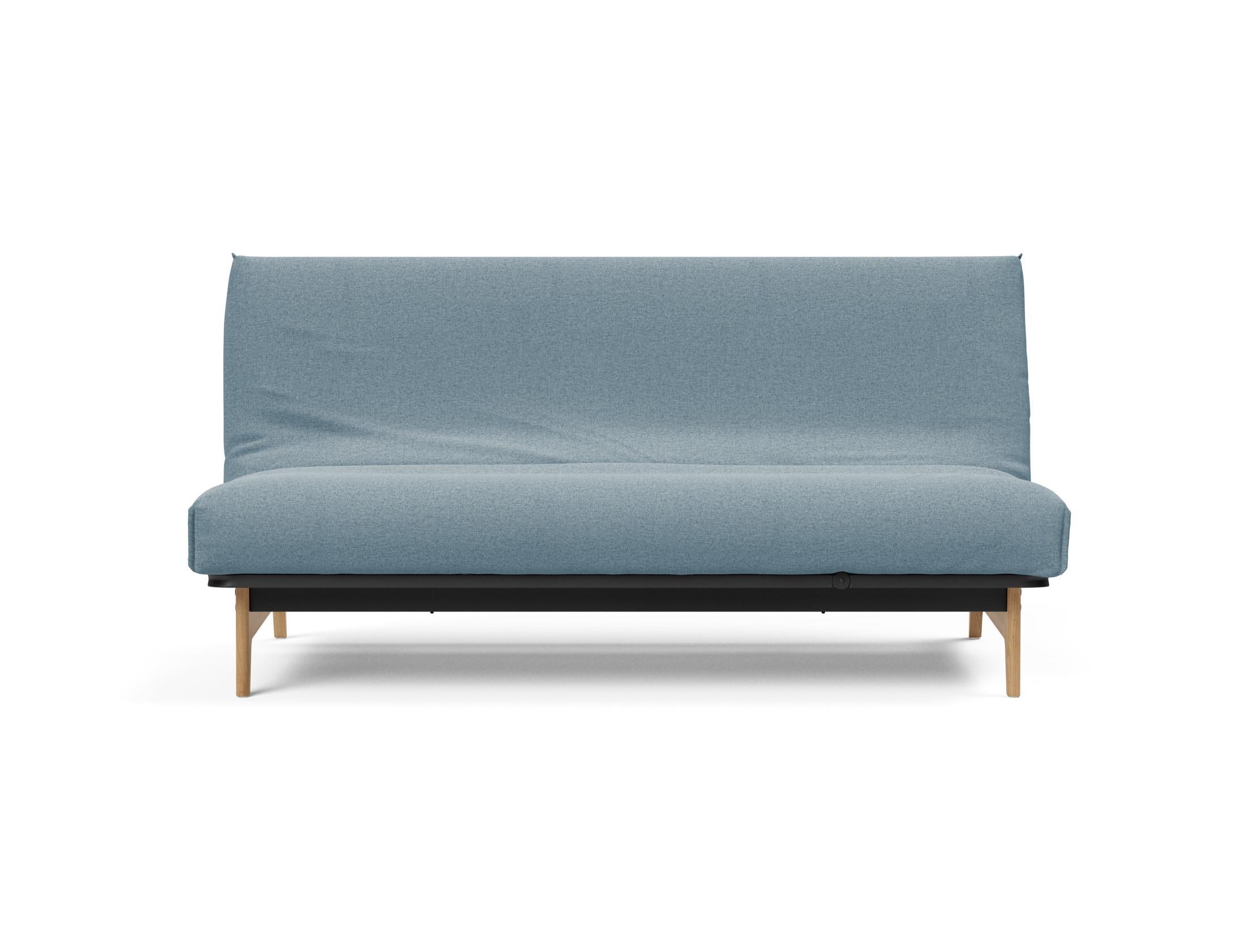 Entdecken Sie das Aslak 140 Bettsofa von Innovation Living – stilvolles skandinavisches Design trifft auf vielseitige Funktionalität und hohen Schlafkomfort.