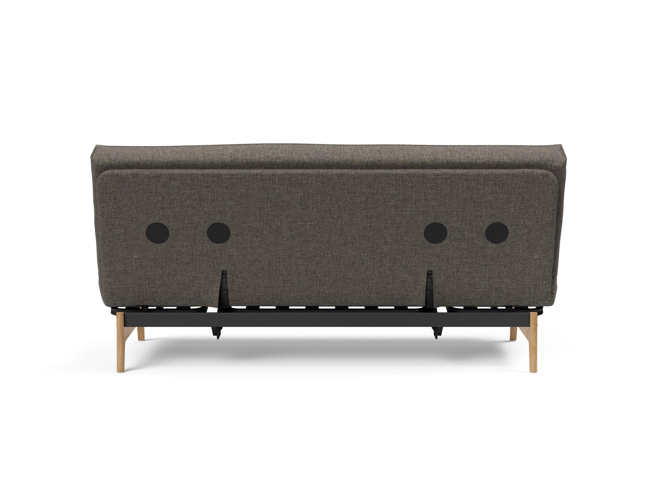 Erleben Sie das Aslak 140 Bettsofa mit Sharp Plus Cover von Innovation Living – eine harmonische Verbindung aus modernem Stil, hochwertiger Soft Spring Matratze und langlebiger Konstruktion.