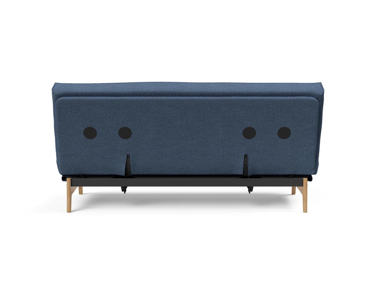 Aslak 140 Bettsofa Sharp Plus Cover mit Gestellbezug Soft Spring in 302 Weda Blue präsentiert im Onlineshop von KAQTU Design AG. Bettsofa ist von Innovation Living